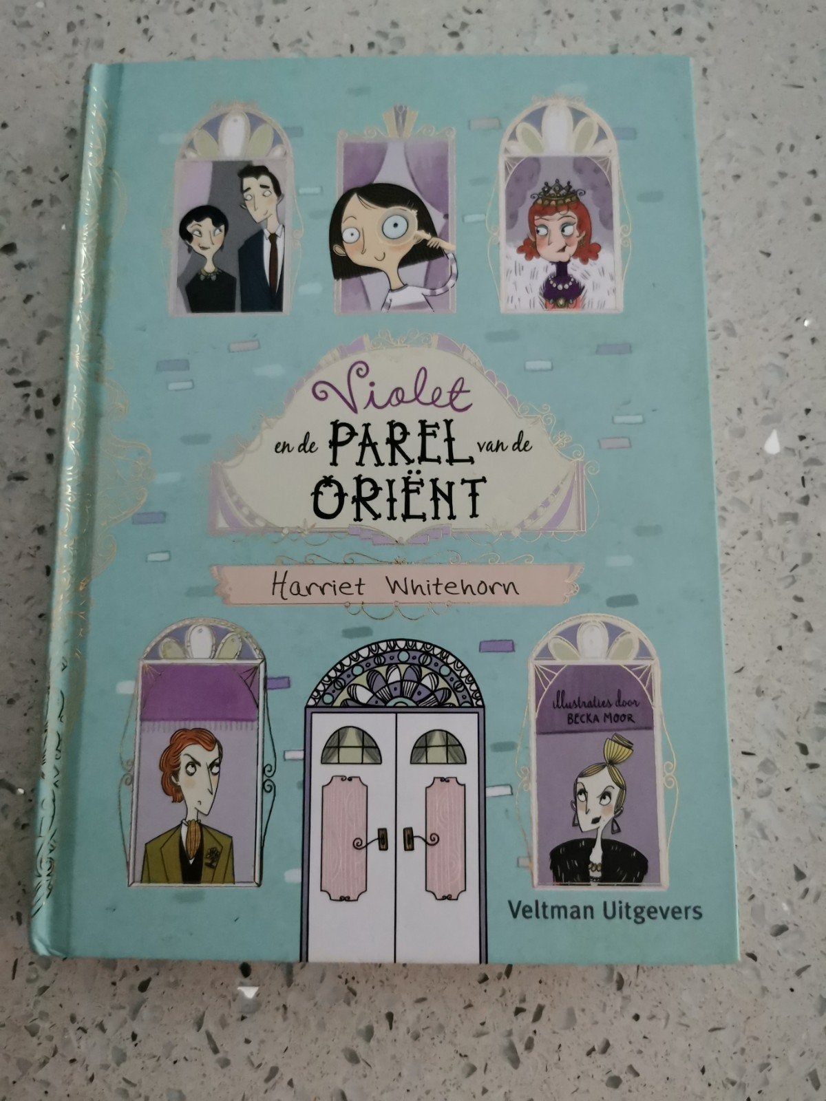 Violet en de Parel van de Oriënt - Harriet Whitehorn, Ophalen of Verzenden, Zo goed als nieuw, Harriet Whitehorn, Fictie