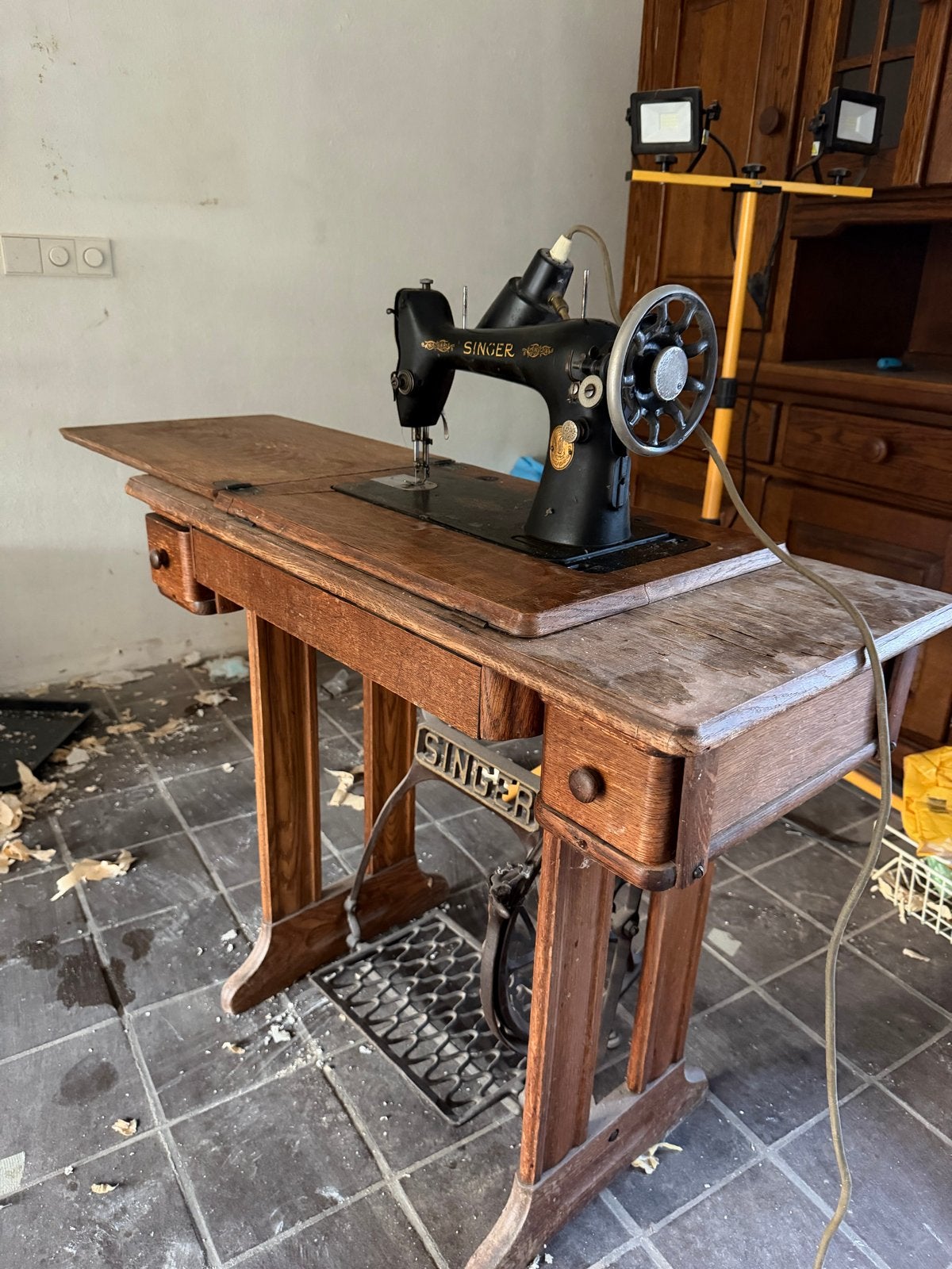 Antieke Singer Naaimachine met Houten Kast en Pedaal, Antiek en Kunst, Ophalen