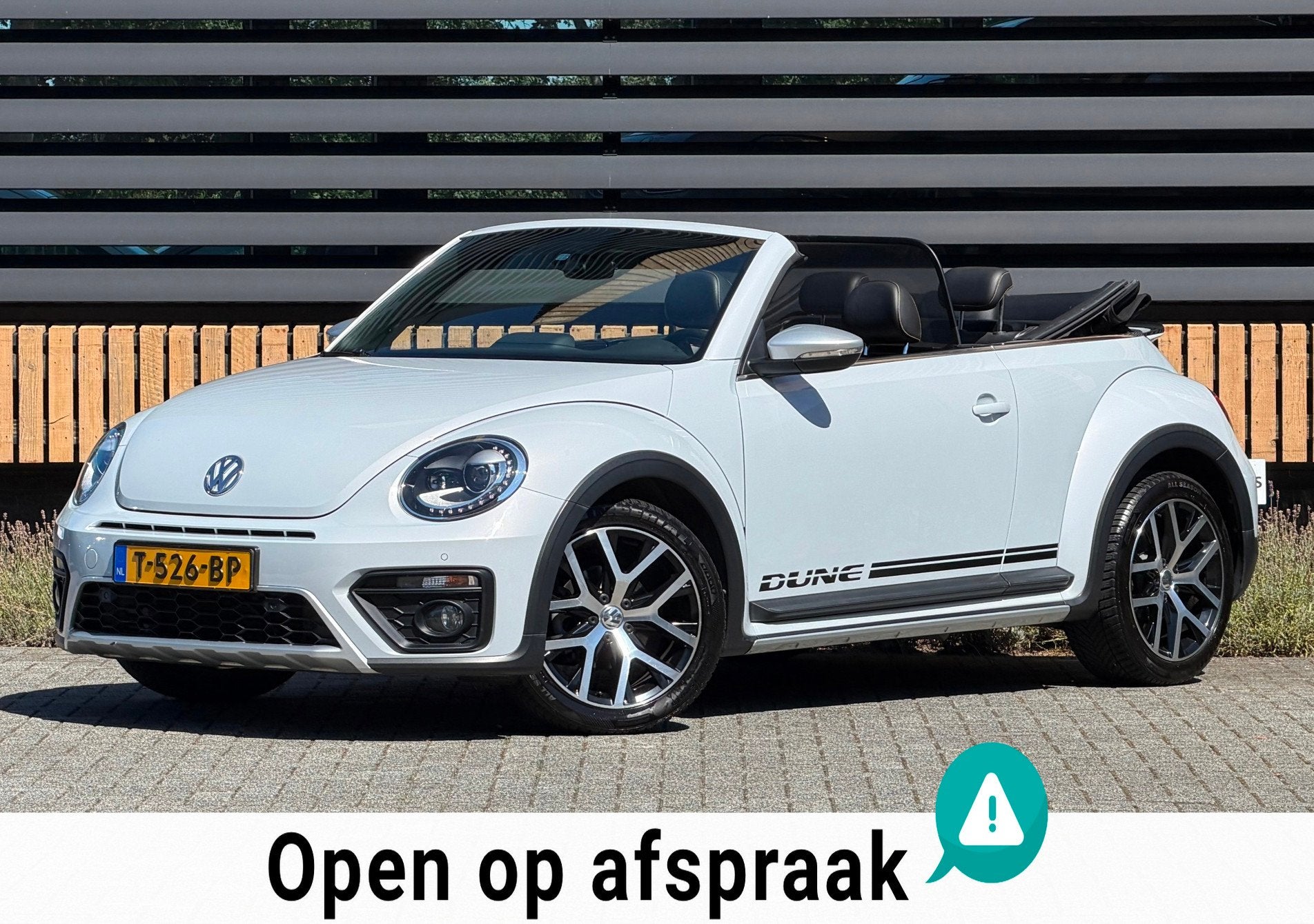 Volkswagen Beetle Cabriolet 1.4 TSI Dune / White Silver /, Gebruikt, 4 cilinders, 4 stoelen, Leder en Stof