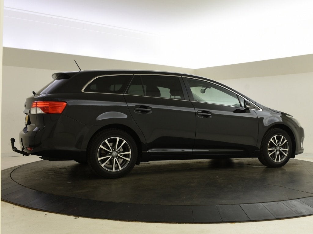 Toyota Avensis wagon 1.8 VVTi Dynamic | Stoelverwarming | Tr, Auto's, 1385 kg, 4 cilinders, Zwart, Handgeschakeld