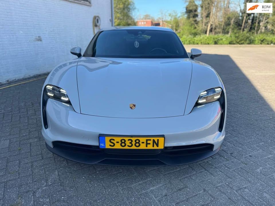 Porsche Taycan 79 kWh | Luchtvering | Carplay | Camera | Com, Auto's, Porsche, Achterwielaandrijving, Gebruikt, Zwart, 4 stoelen