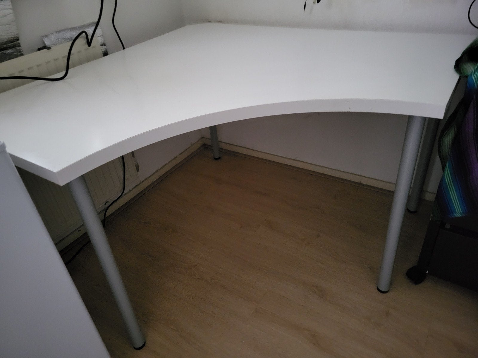 hoektafel/bureau inclusief poten, ivm opheffen thuiskantoor, Ophalen, Gebruikt, Wit