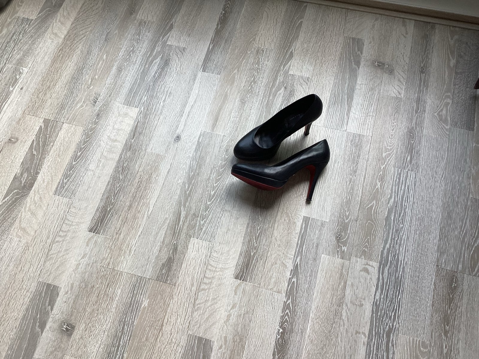 Zwarte pumps met hoge hakken en rode zool, Ophalen of Verzenden, Gedragen, Zwart, Pumps