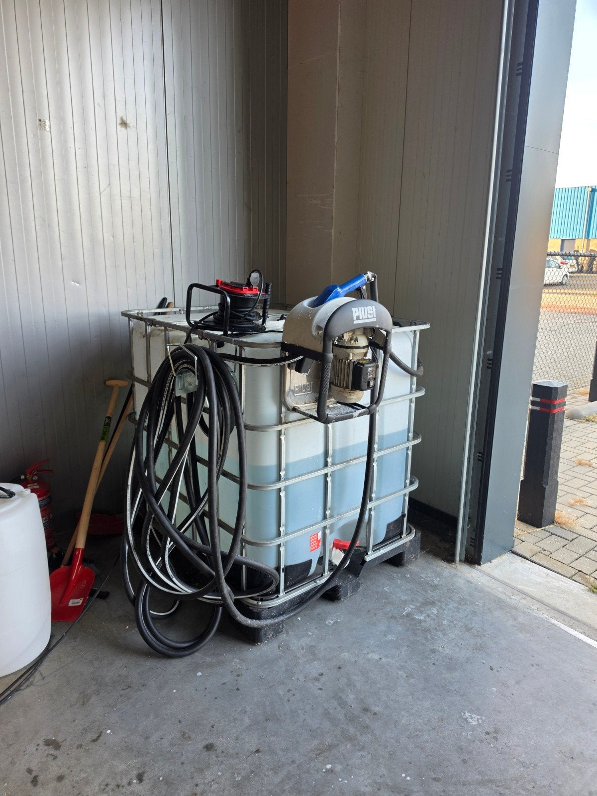 Piusi AdBlue pomp met 500 liter AdBlue IBC, Ophalen