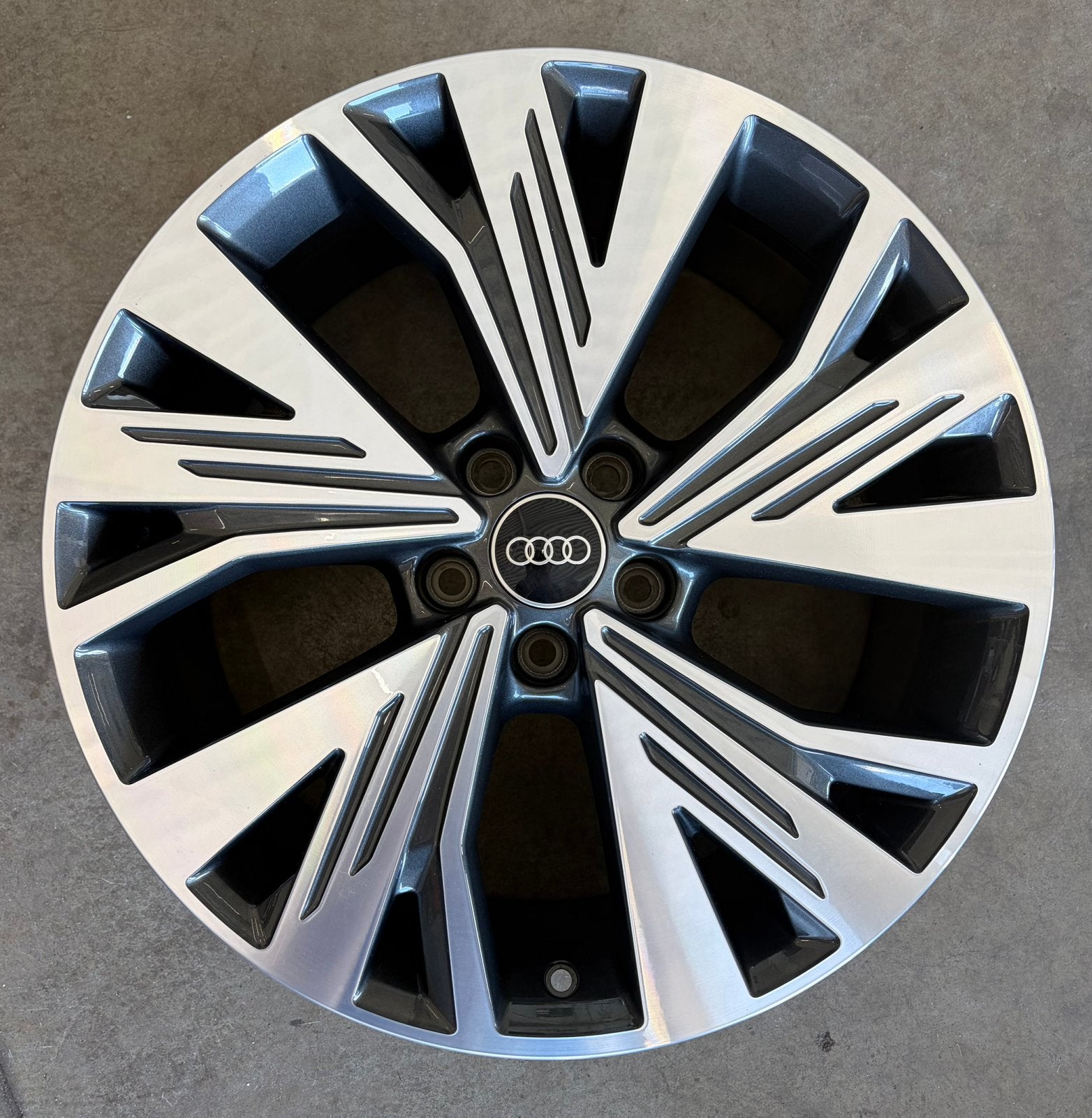 Originele 19” audi velgen A3 Q2 Q3 Q3 Q4-Etron, Auto-onderdelen, Banden en Velgen, Velg(en), 235 mm, Personenwagen, Zomerbanden