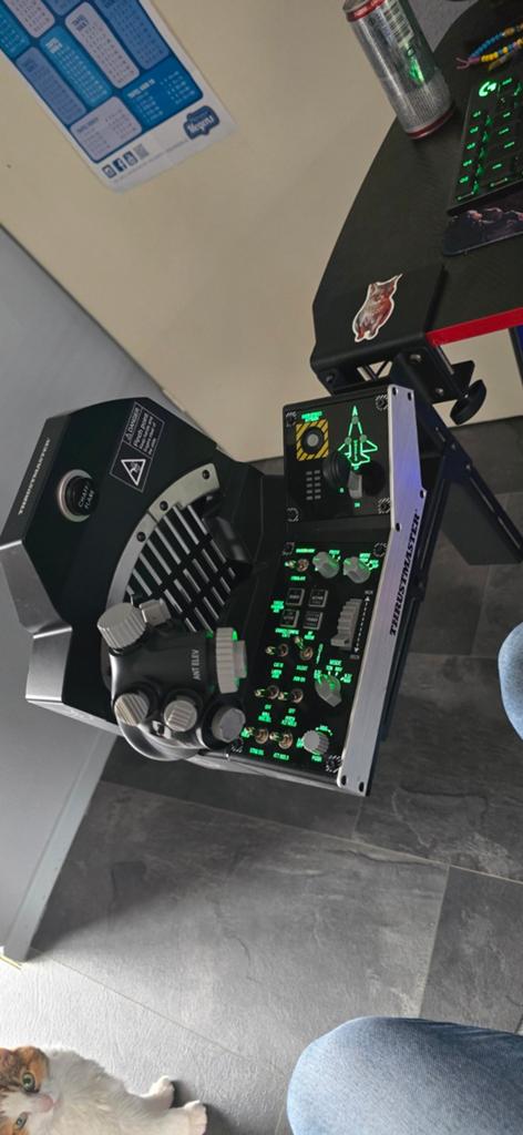 Trustmaster hotas, logitech rudders set, Computers en Software, Joysticks, Ophalen of Verzenden, Zo goed als nieuw, Thrustmaster & Logitech