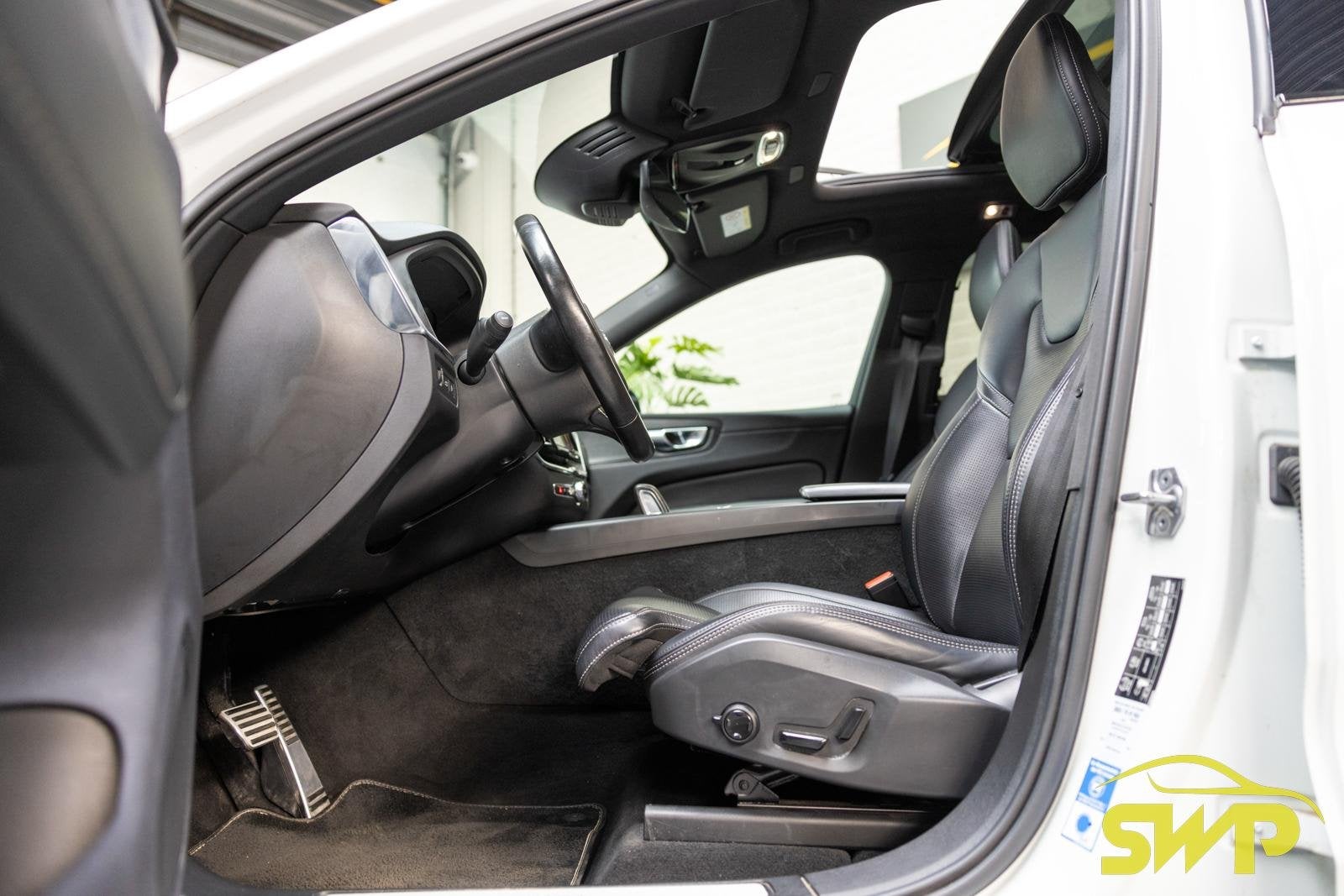 Volvo XC60 2.0 Recharge T8 AWD R-Design | Pano | 20 inch | S, Auto's, Volvo, Gebruikt, Wit, XC60, Vierwielaandrijving