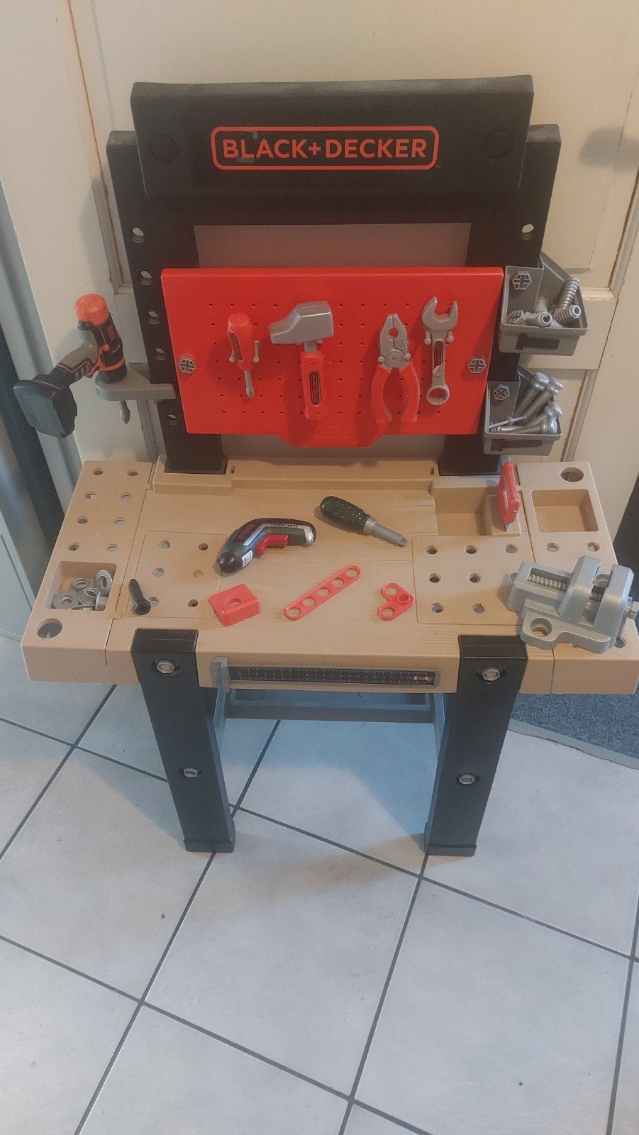 Smoby black&decker gereedschap, Kinderen en Baby's, Speelgoed | Speeltafels, Ophalen of Verzenden, Zo goed als nieuw