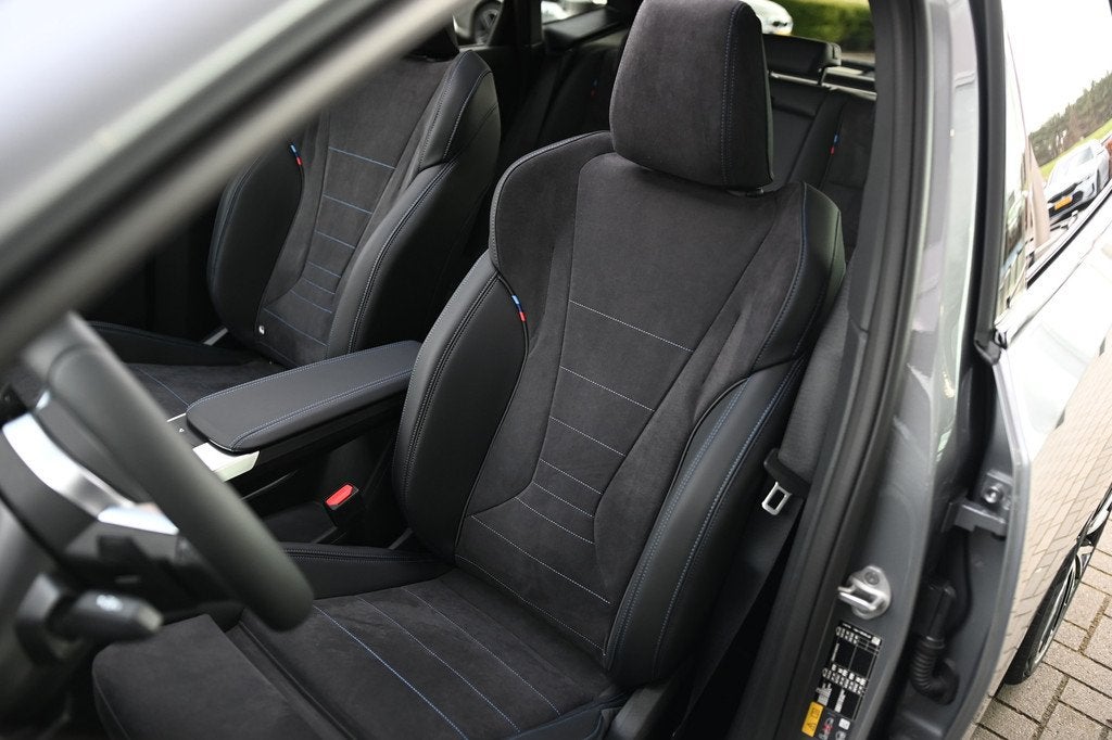 BMW 2 Serie Active Tourer 225e xDrive M Sport Automaat / Tre, Automaat, 1800 kg, Zwart, 38 km/l
