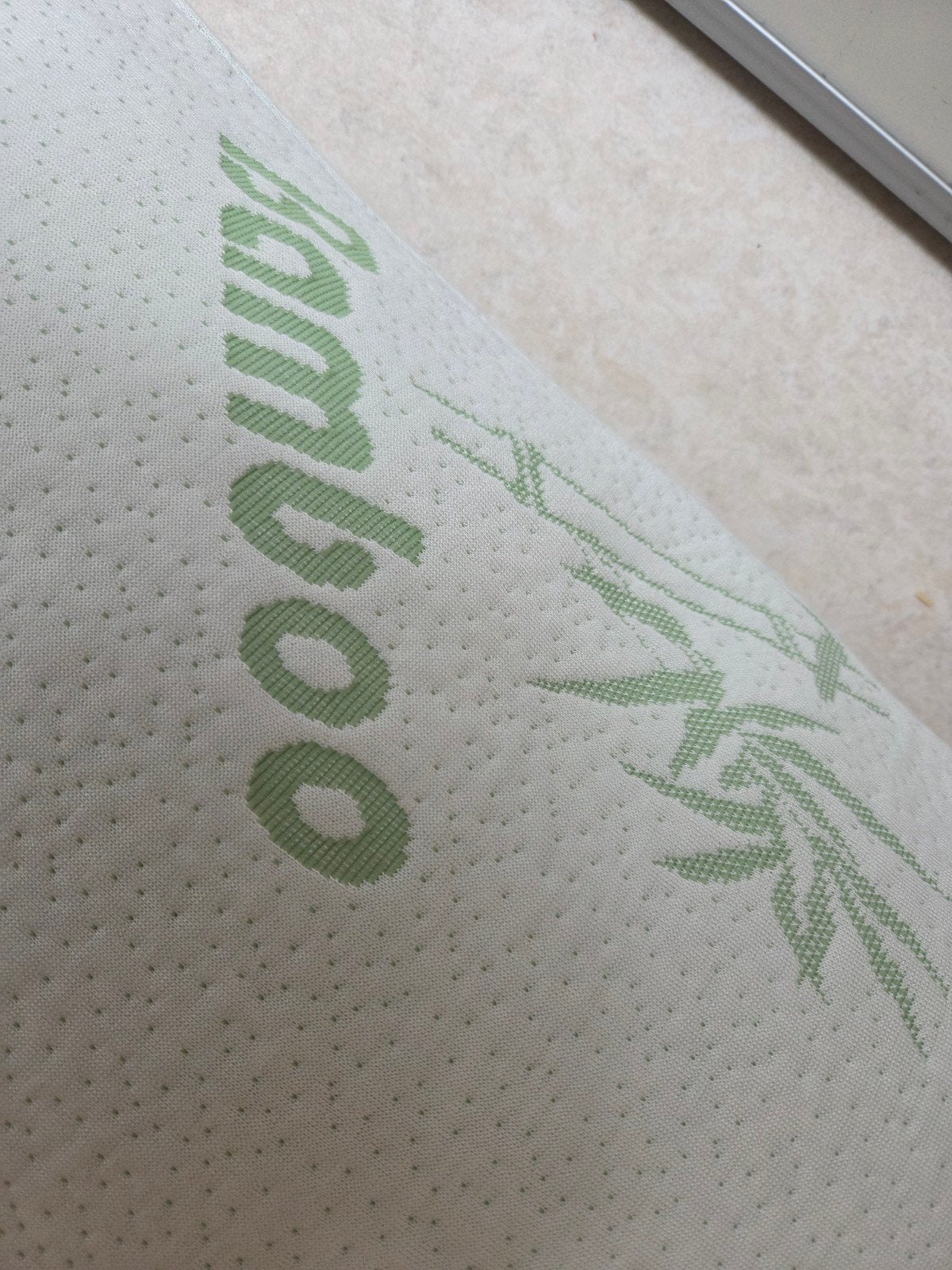 Bamboo hoofdkussen zgan, Overige materialen, 12 cm of meer, Ophalen of Verzenden, Zo goed als nieuw
