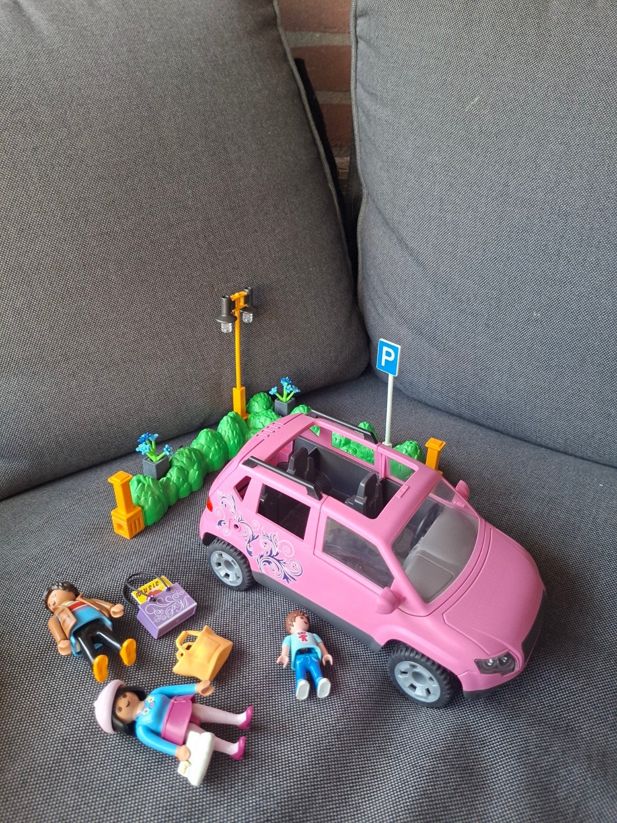 Playmobil roze auto 9409  met figuren en accessoires, Ophalen of Verzenden, Overige series, Voertuig
