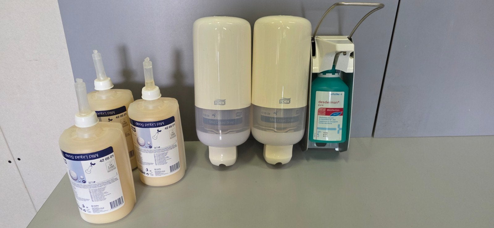 Tork zeepdispensers met navullingen en desinfectiemiddel, Ophalen of Verzenden, Overige typen