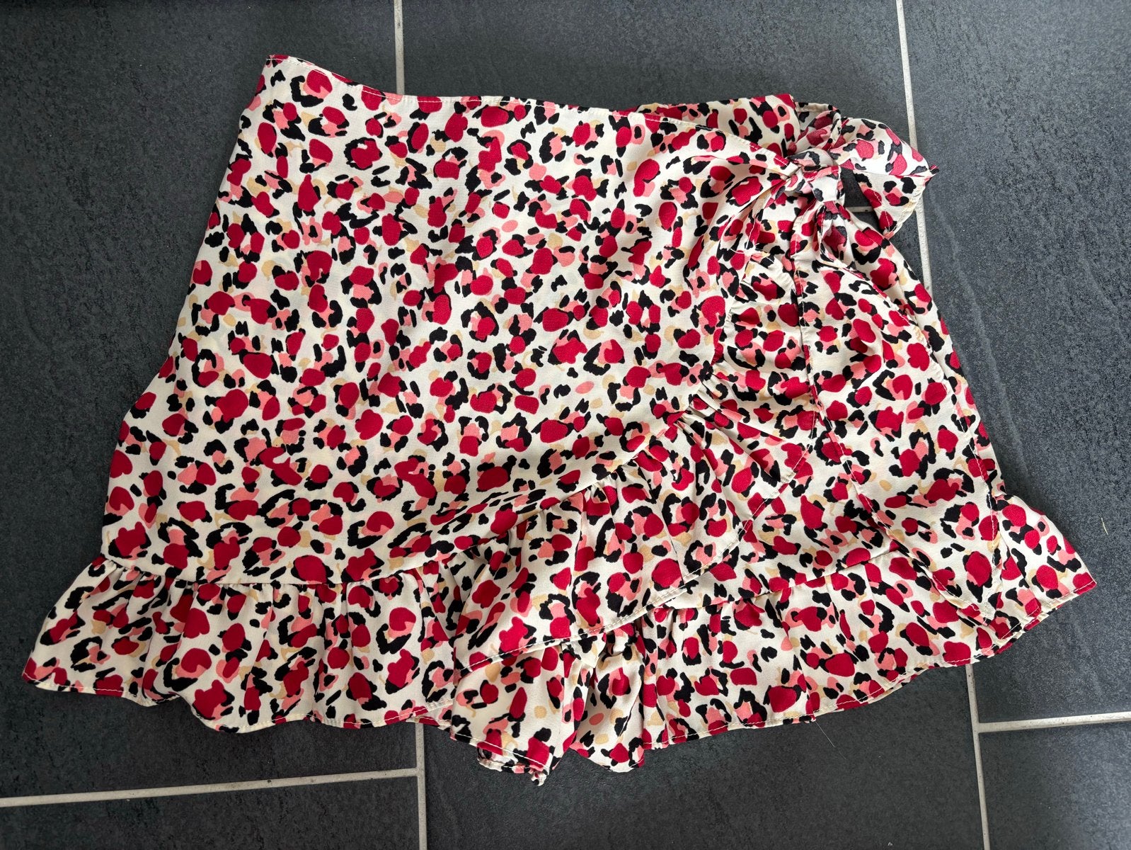 Leopardprint broekrokje met ruches - Maat XS, Ophalen of Verzenden, Zo goed als nieuw, Maat 34 (XS) of kleiner, Meerkleurig