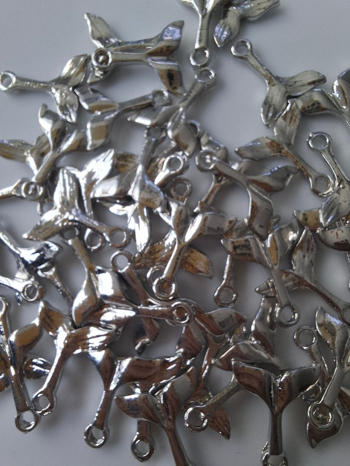 40 stuks bedels hangers metaal partij vin, Ophalen of Verzenden, Nieuw, Bedel
