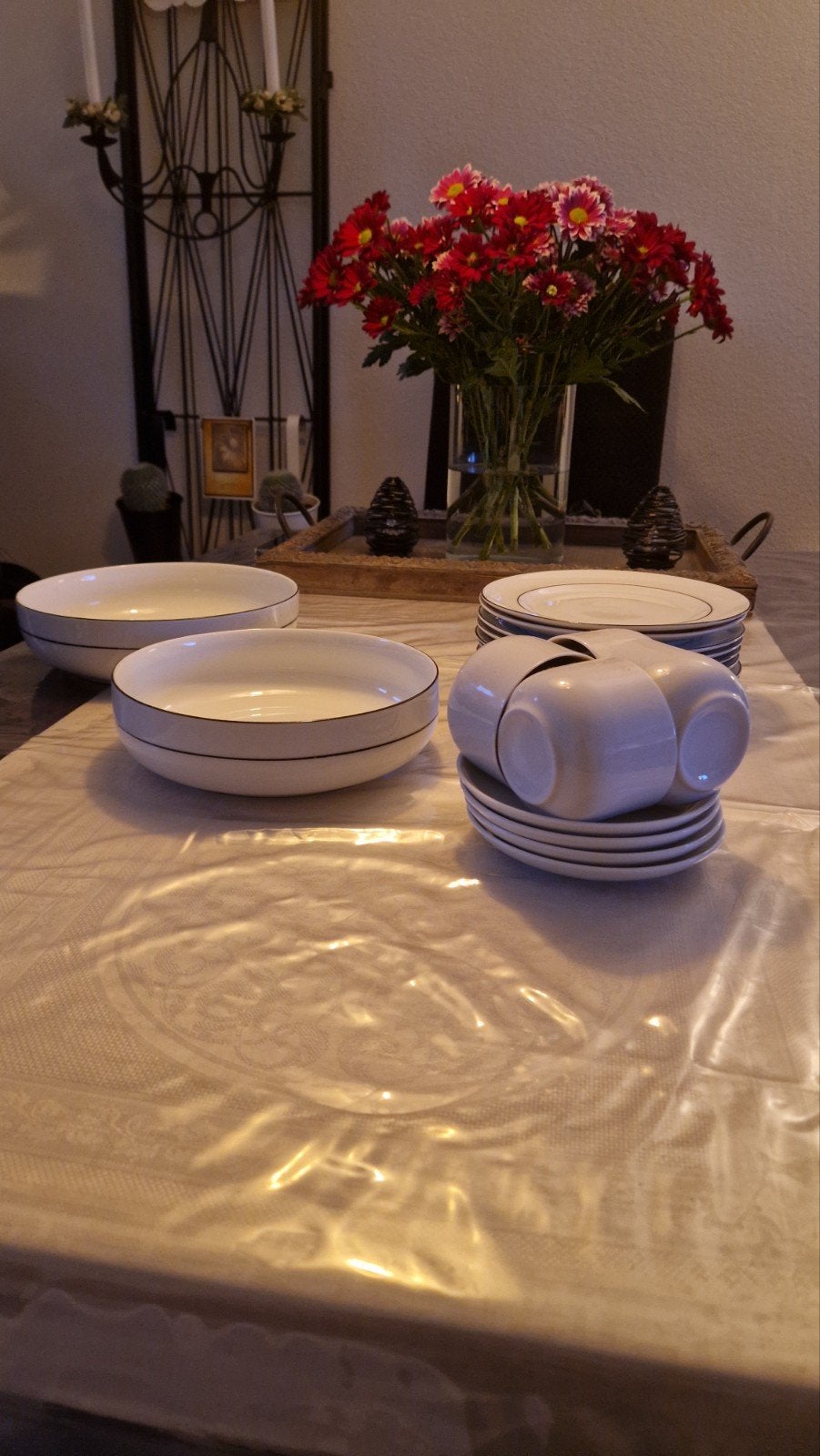 Wit servies met zwarte  rand - Borden, kommen, kopjes, Ophalen, Gebruikt, Overige merken, Klassiek