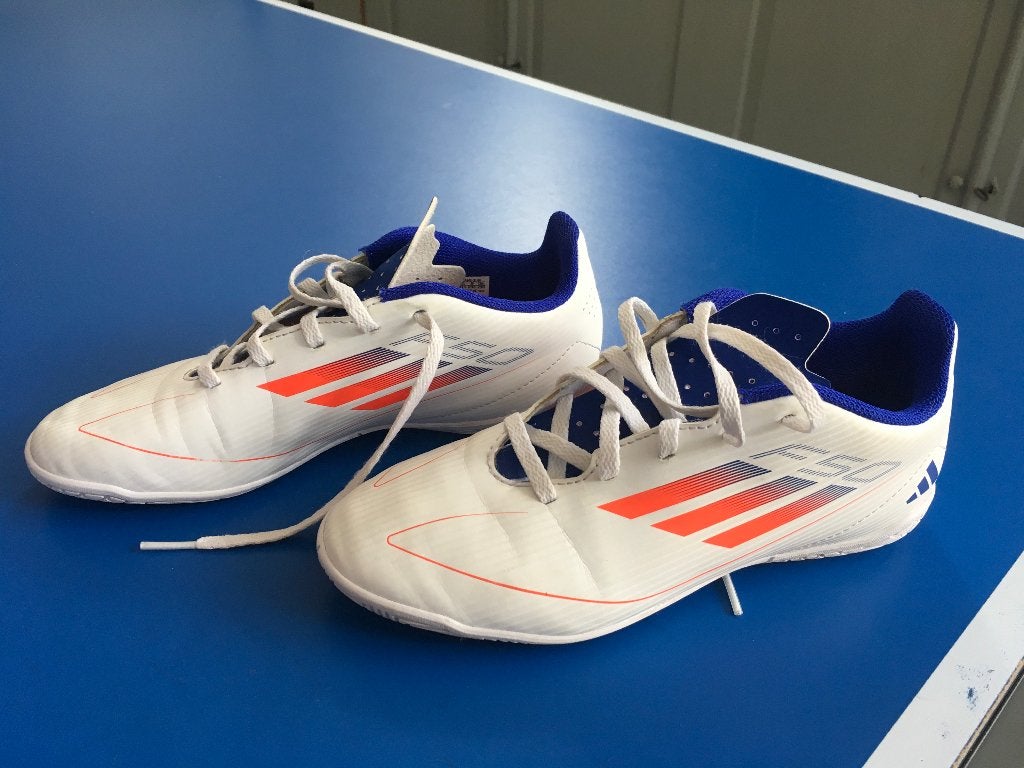 Zaalvoetbalschoenen Adidas F50, Sport en Fitness, Voetbal, Ophalen, Schoenen, Maat M, Zo goed als nieuw