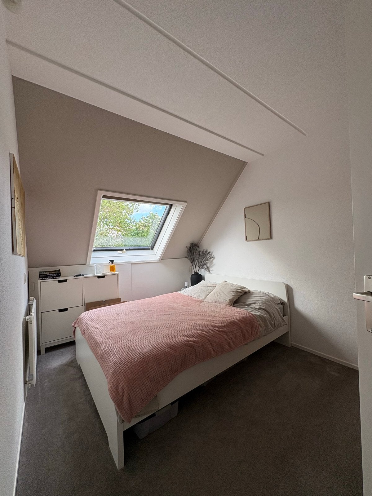 IKEA bed - Zo goed als nieuw, slechts 1 jaar gebruikt, Huis en Inrichting, Slaapkamer | Bedden, Ophalen, Wit, Tweepersoons, 140 cm