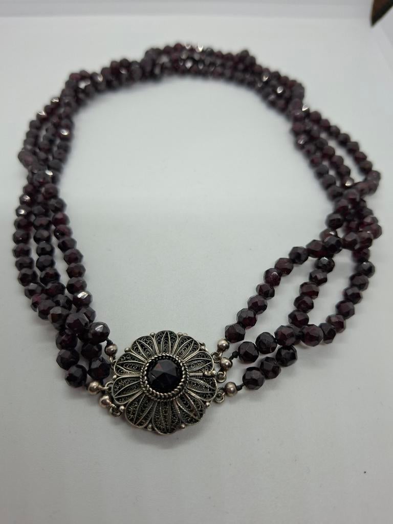 Antiek Streeksieraad Collier met Granaat en Zilver, 42 cm, Ophalen of Verzenden, Zilver, Met edelsteen