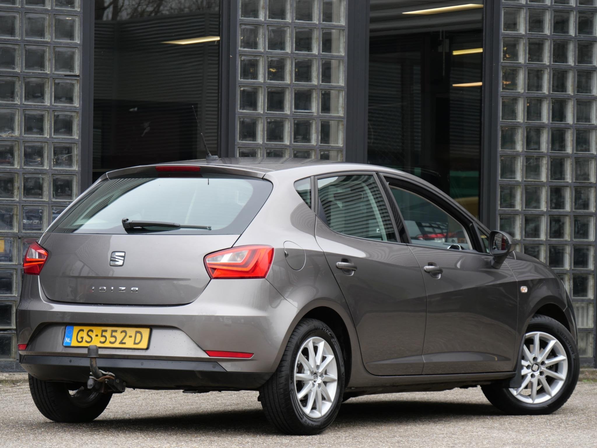 SEAT Ibiza 5D 1.0TSi STYLE CONNECT/ CARPLAY/ TREKHAAK/ PDC A, Auto's, Seat, Voorwielaandrijving, Stof, Euro 6, 995 kg