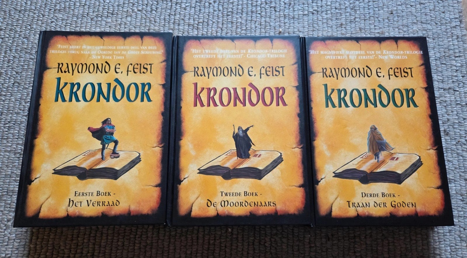 Krondor Trilogie - Raymond E. Feist (3 boeken), Ophalen of Verzenden, Zo goed als nieuw, Raymond E. Feist