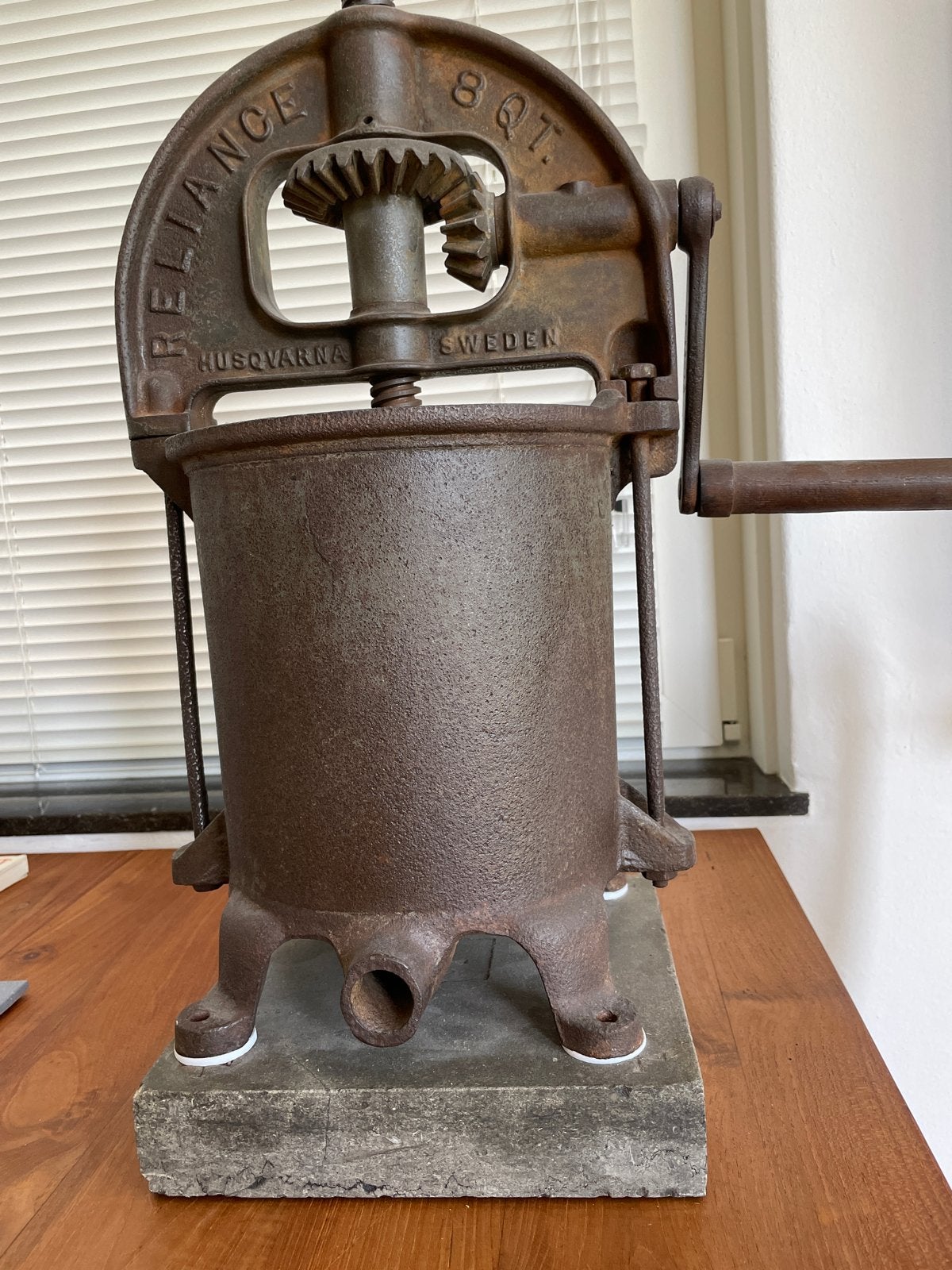 Antieke Husqvarna Vleesmolen / Worststopper - 8 Quart, Ophalen