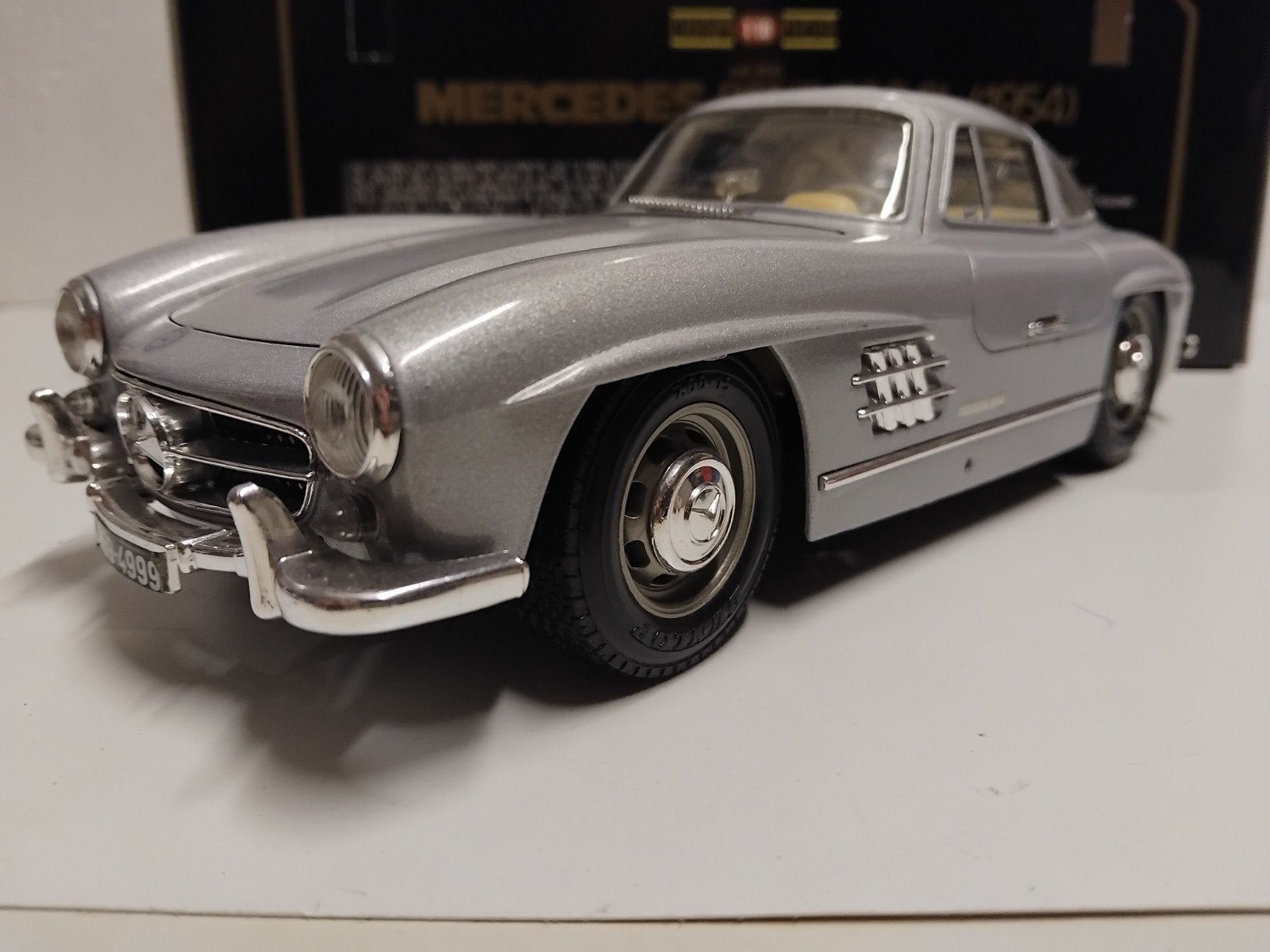 Mercedes Benz 300 SL Gullwing 1954 vleugel deuren 1:18 KRD, Ophalen of Verzenden, Zo goed als nieuw, Auto, Overige merken