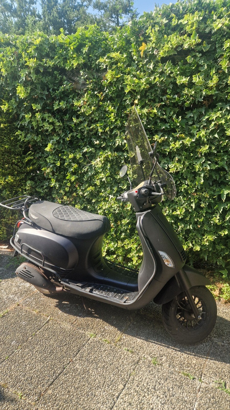 Matzwarte scooter met windscherm - Gebruikt, lichte schade, Ophalen, Gebruikt, Benzine