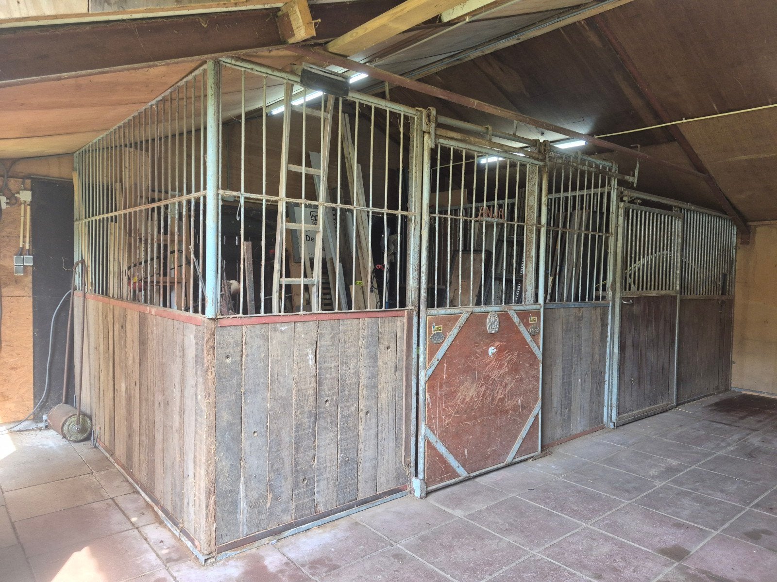 2 x paardenstal