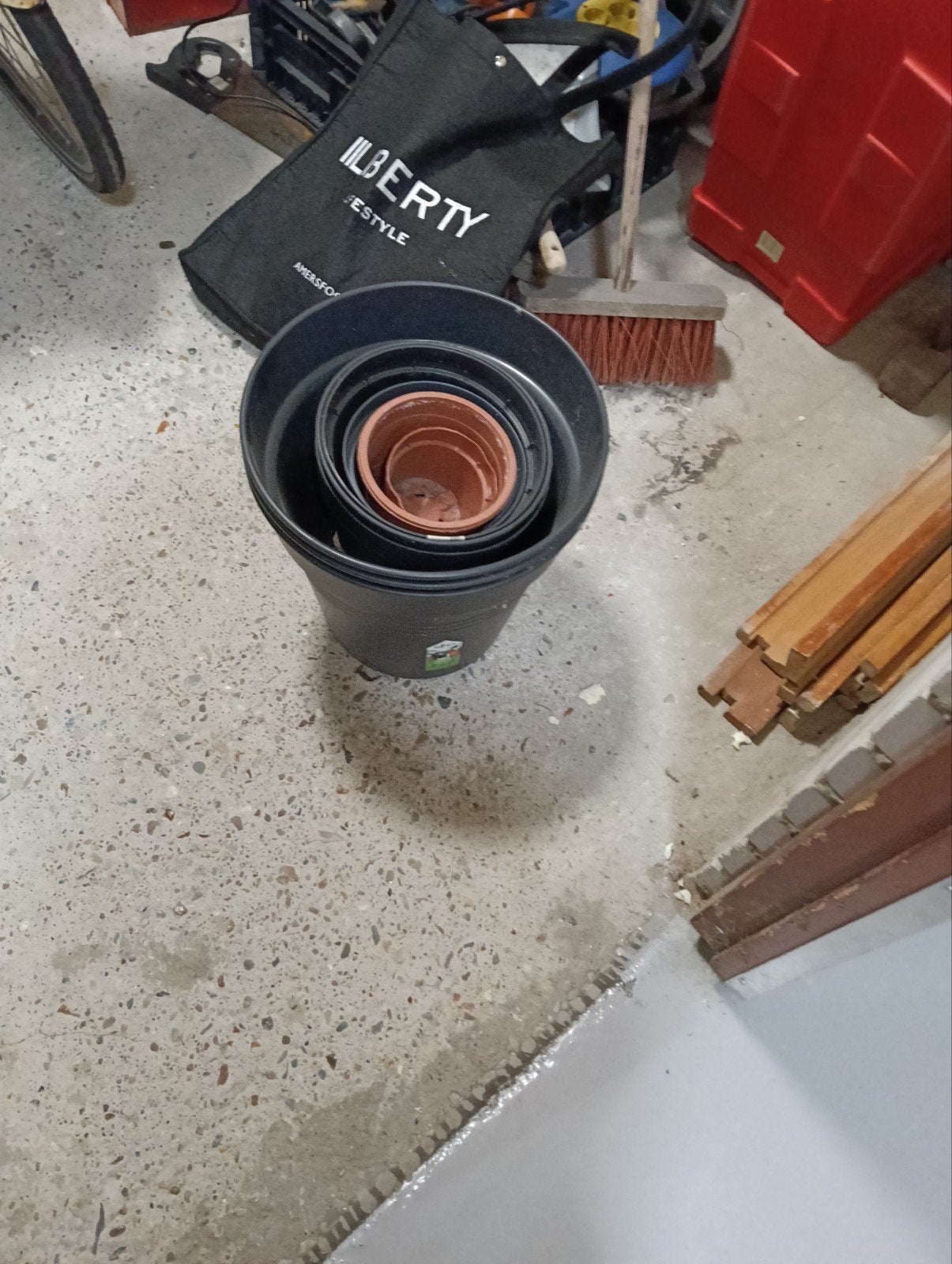 grote en kleine buiten potten, Tuin en Terras, Bloempotten, Ophalen, Kunststof, Gebruikt, Rond