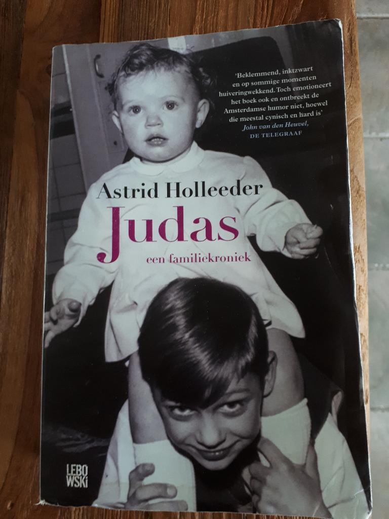 Te koop Boek Astrid Holleeder JUDAS, Boeken, Ophalen of Verzenden, Gelezen, Overige