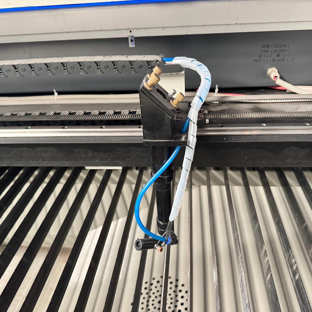 Industriële CO₂lasersnijmachine/lasergraveermachine SLW 300W, Ophalen