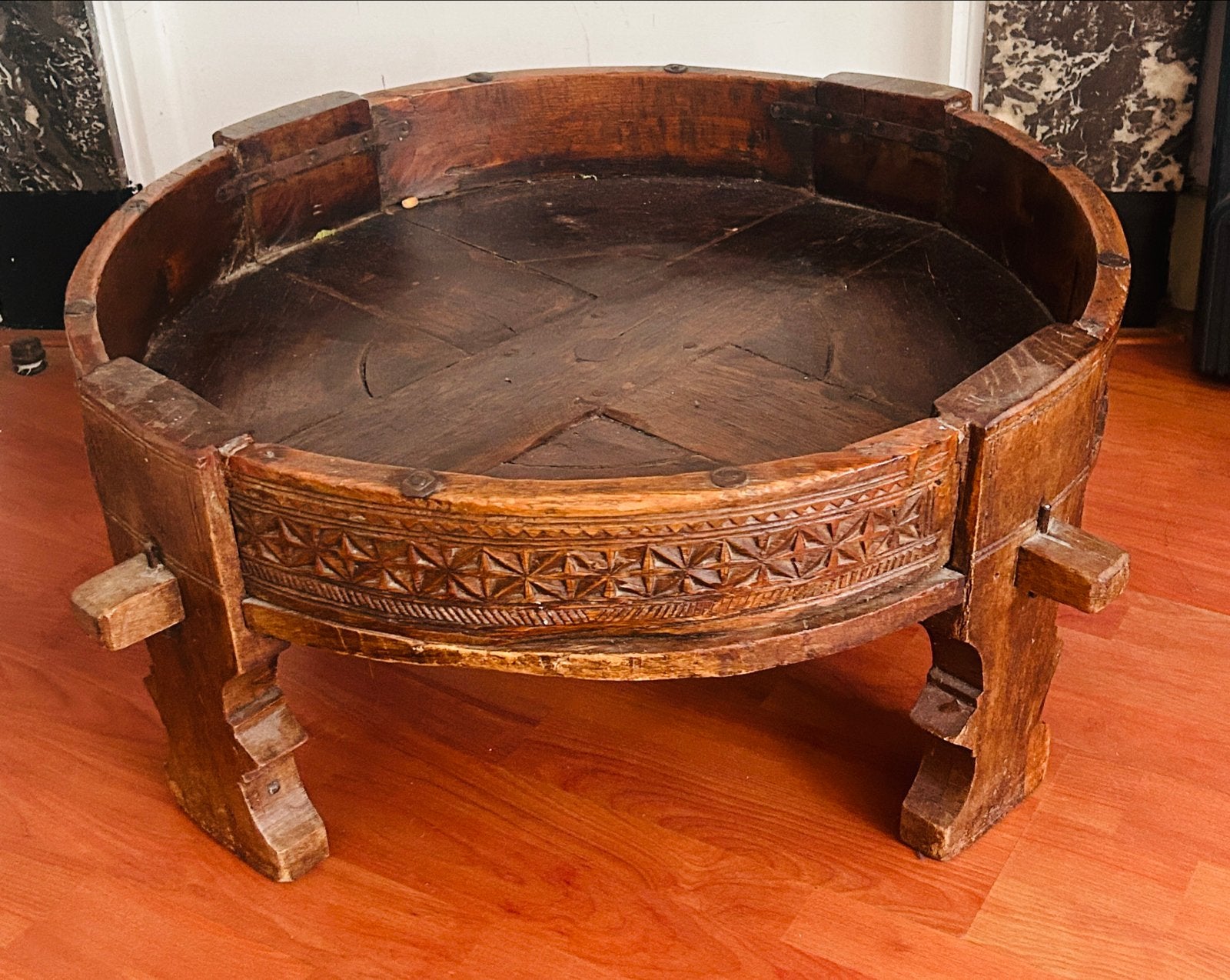 Vintage Chakki Tafel - Uniek Handgesneden Houten Salontafel, Ophalen