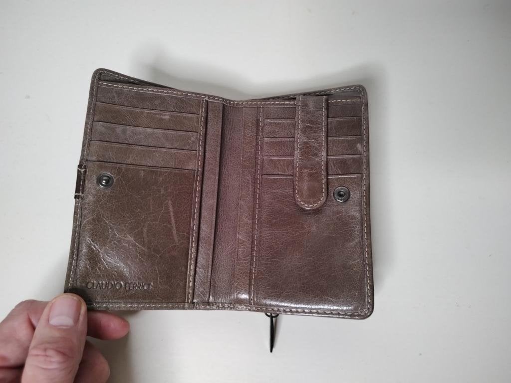 K579 CLAUDIO FERRICI taupe lederen portemonnee zeer fraai, Sieraden, Tassen en Uiterlijk, Overige merken, 2e hands, Overige kleuren