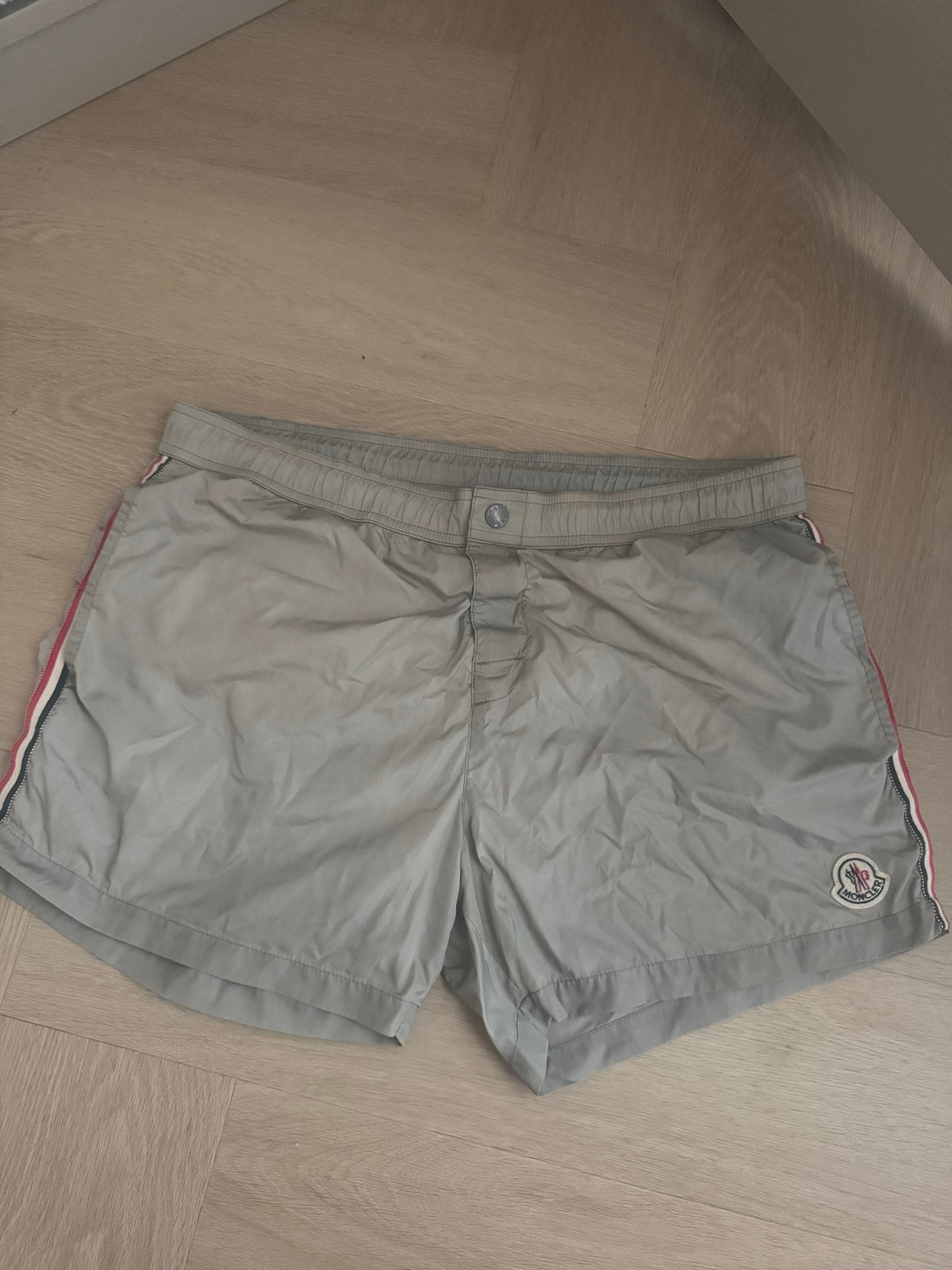 Moncler zwemshort maat L, Kleding | Heren, Badmode en Zwemkleding, Ophalen of Verzenden, Maat 52/54 (L), Grijs, Zwemshort