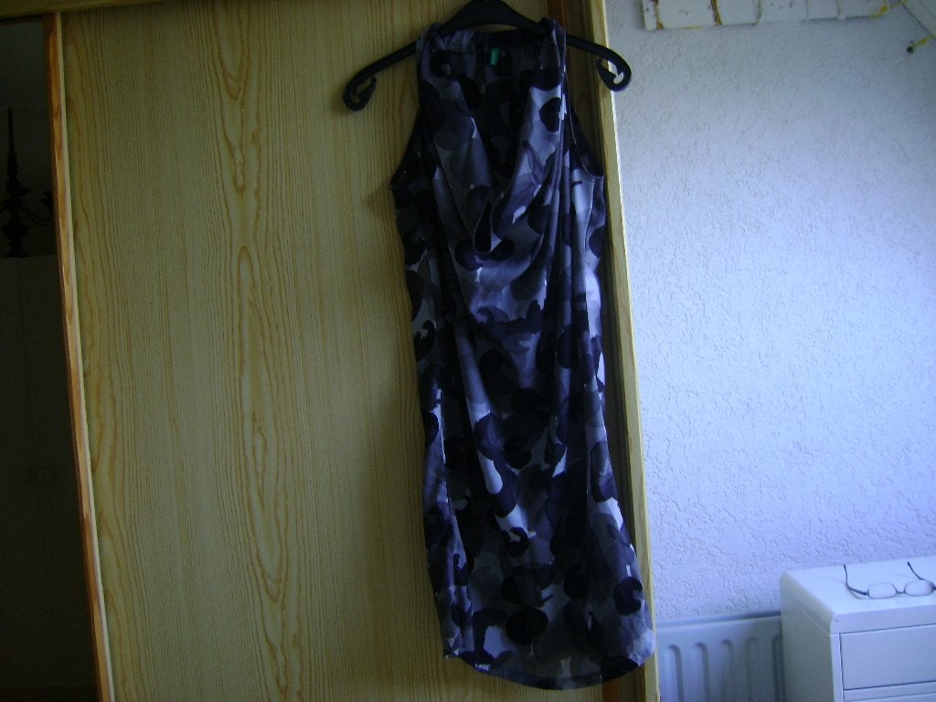zwart/grijze benneton jurk mt m mooie soepel vallende stof, Kleding | Dames, Maat 38/40 (M), Benneton, Zwart, Ophalen of Verzenden
