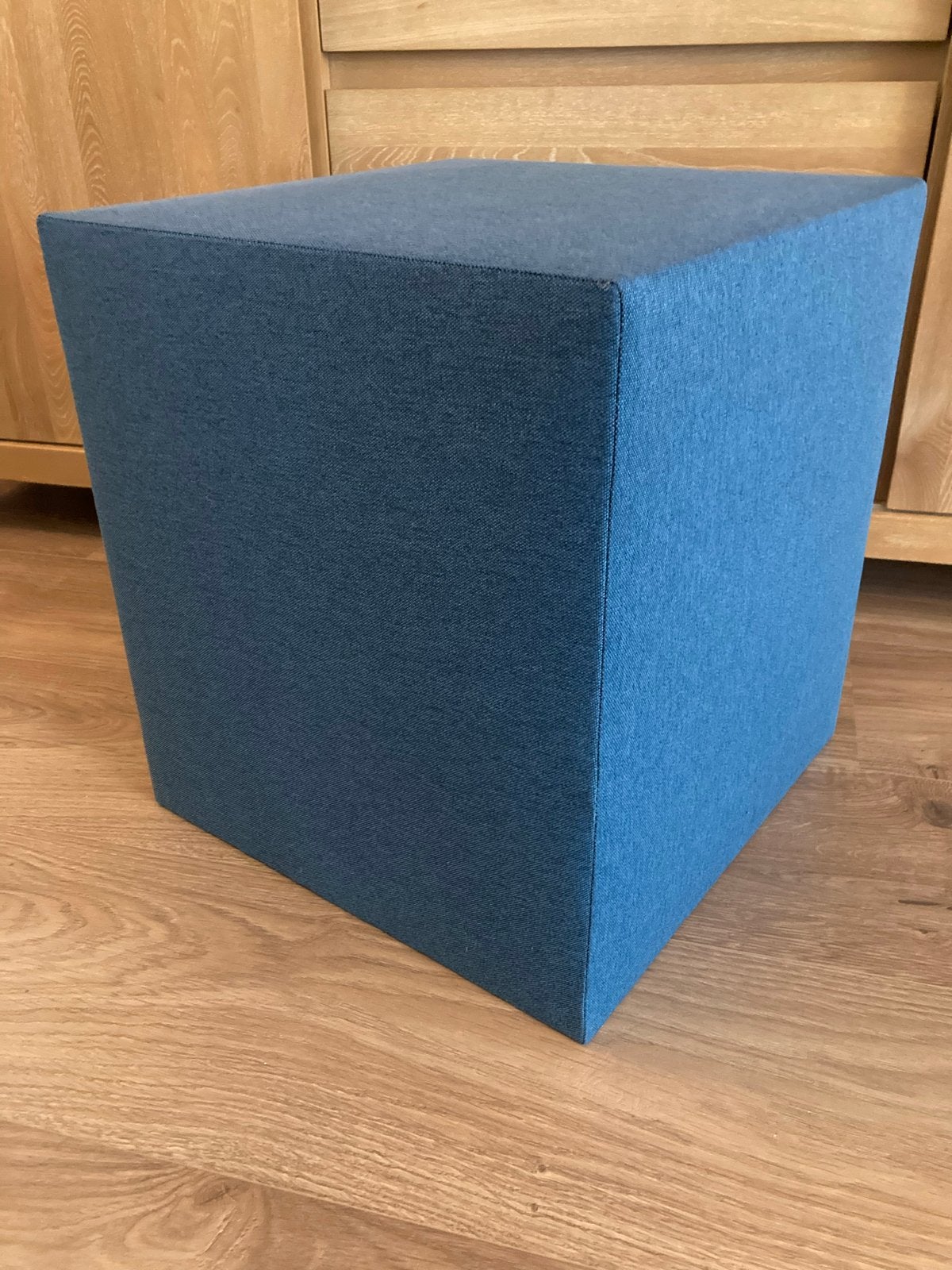 Petrol/blauwe poef in zeer goede staat, Ophalen, Minder dan 50 cm, Vierkant, Zo goed als nieuw