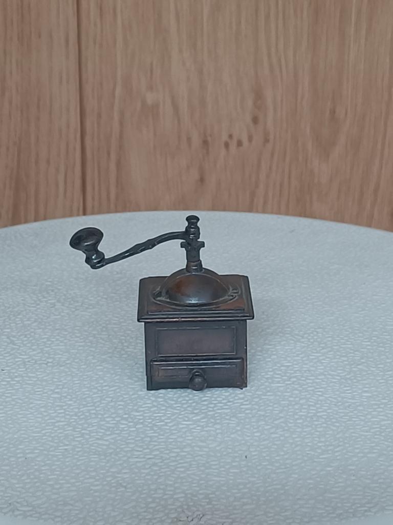 Koffie molentje poppenhuis, Verzamelen, Poppenhuizen en Toebehoren, Ophalen of Verzenden, Gebruikt, Poppenhuis