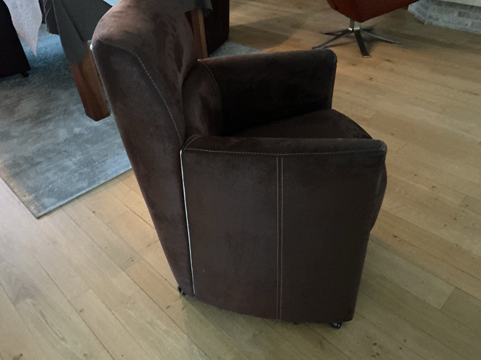 Comfortabele bruine eetkamerstoelen met wieltjes, Ophalen, Gebruikt, Bruin, Vier