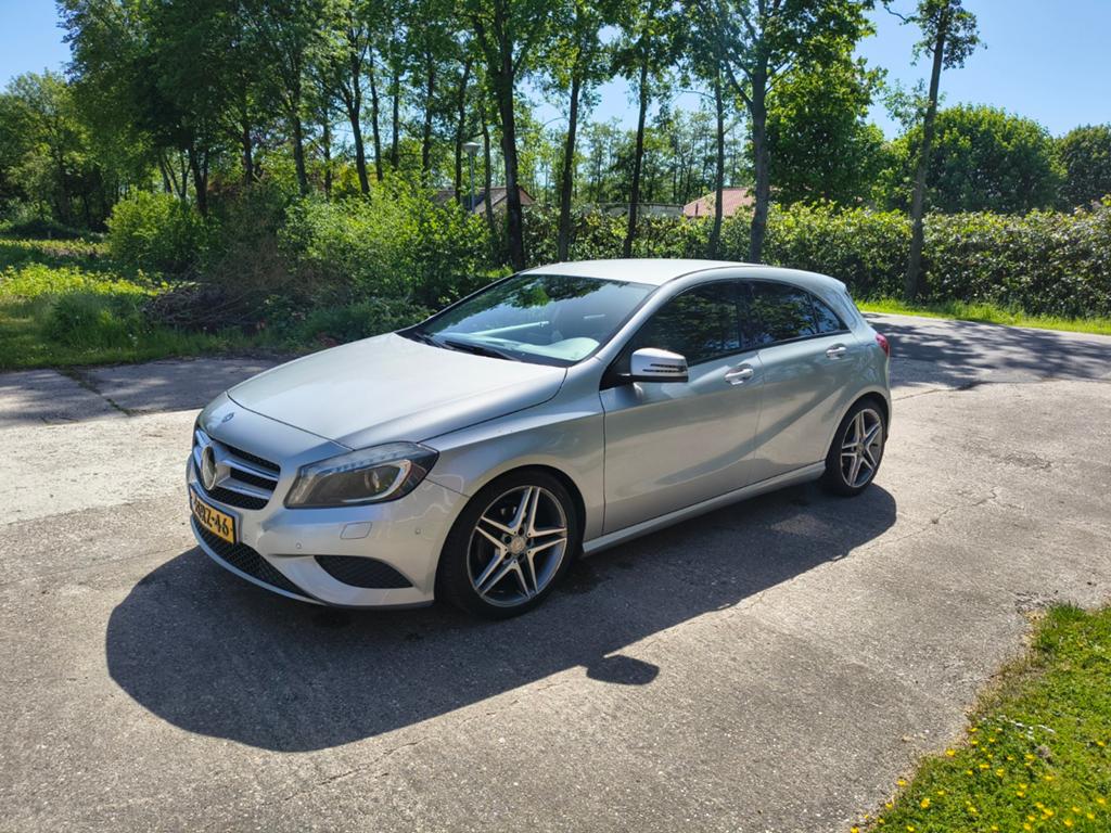 Mercedes-Benz A-Klasse A180 1.6 Blue Efficiency 2013 Grijs, Voorwielaandrijving, 4 cilinders, 122 pk, 1200 kg