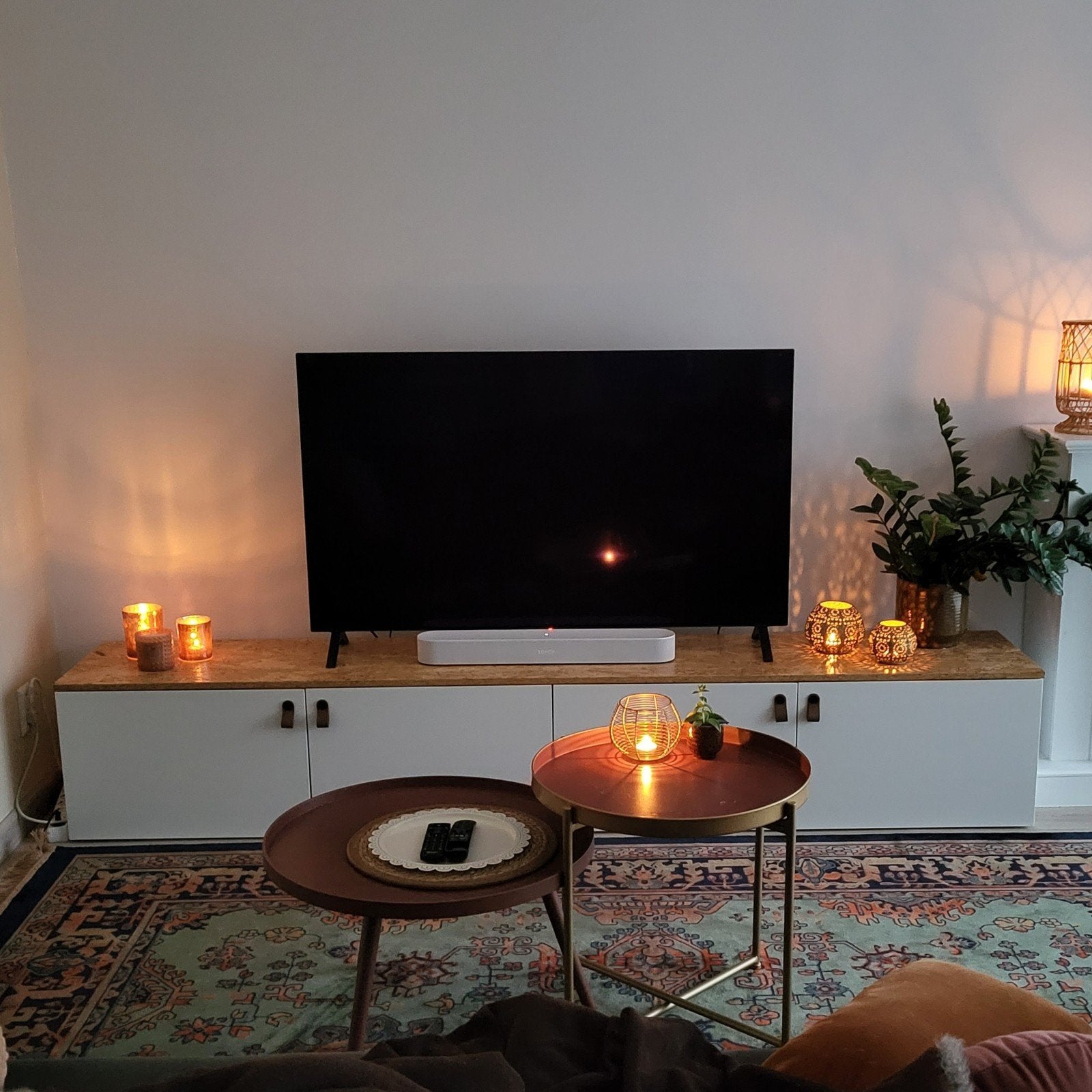 Ikea Besta TV-meubel wit 240cm, met OBS plank en handgrepen, Huis en Inrichting, Kasten | Televisiemeubels, Ophalen, Gebruikt