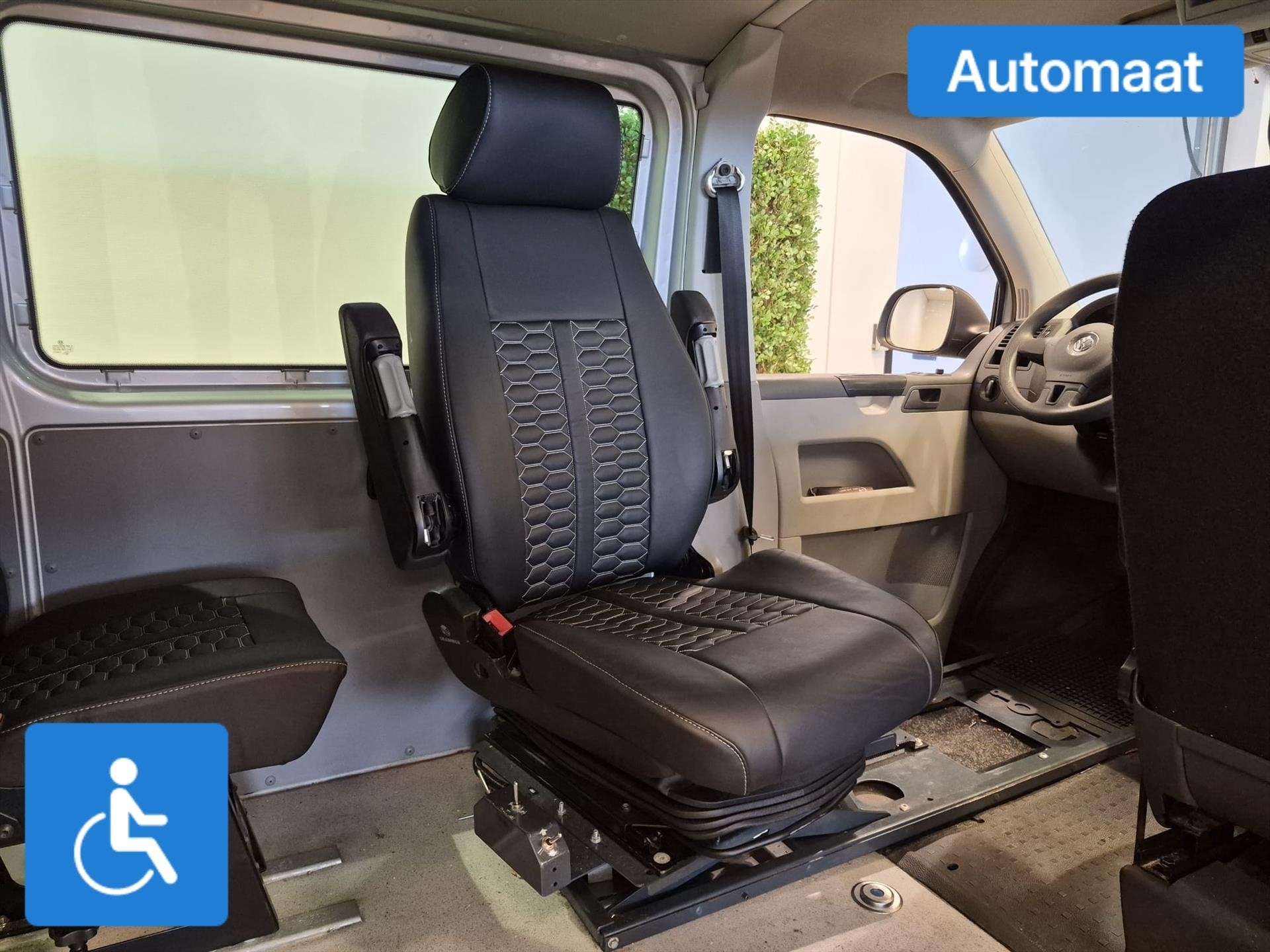 Volkswagen Transporter L2H1 Rolstoelbus Automaat, Stof, Gebruikt, Zwart, 4 cilinders