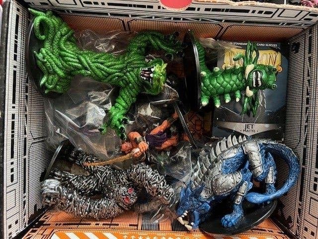 Meer dan 800 miniatures van Dungeons & Dragons en Pathfinder, Vijf spelers of meer, Ophalen of Verzenden, Zo goed als nieuw, WizKids