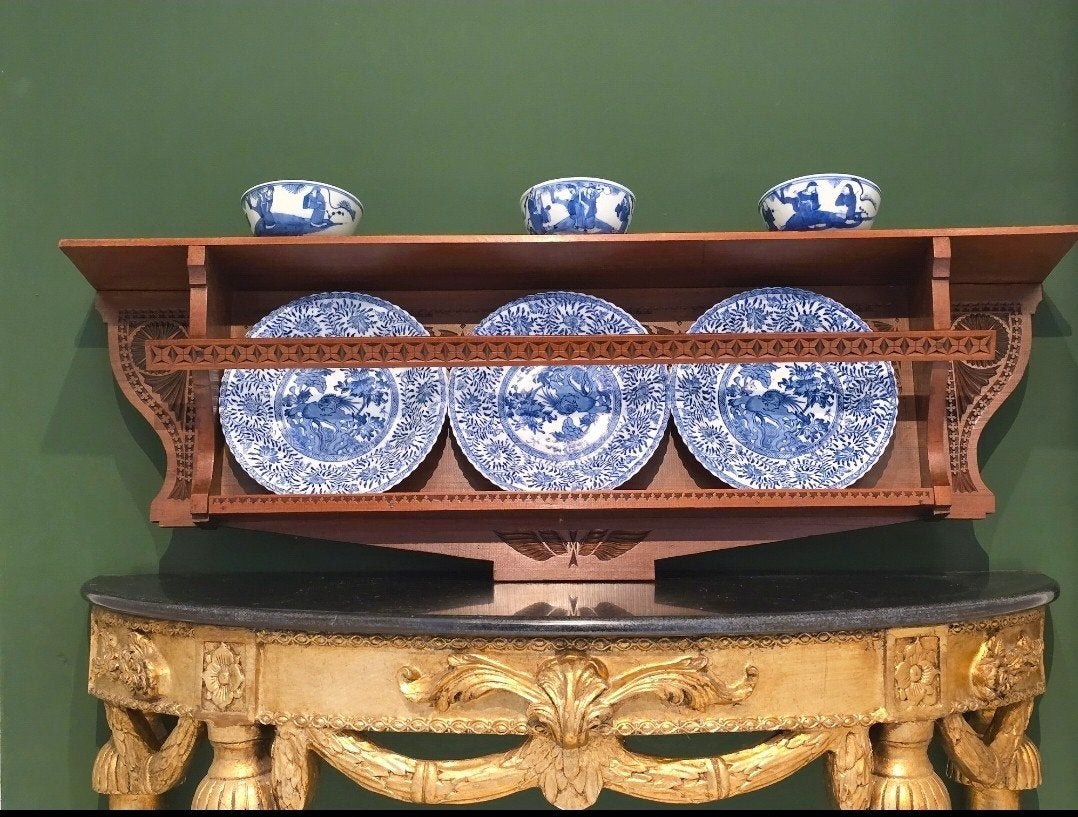 Antiek houten wandrek met Chinees porselein, Ophalen of Verzenden