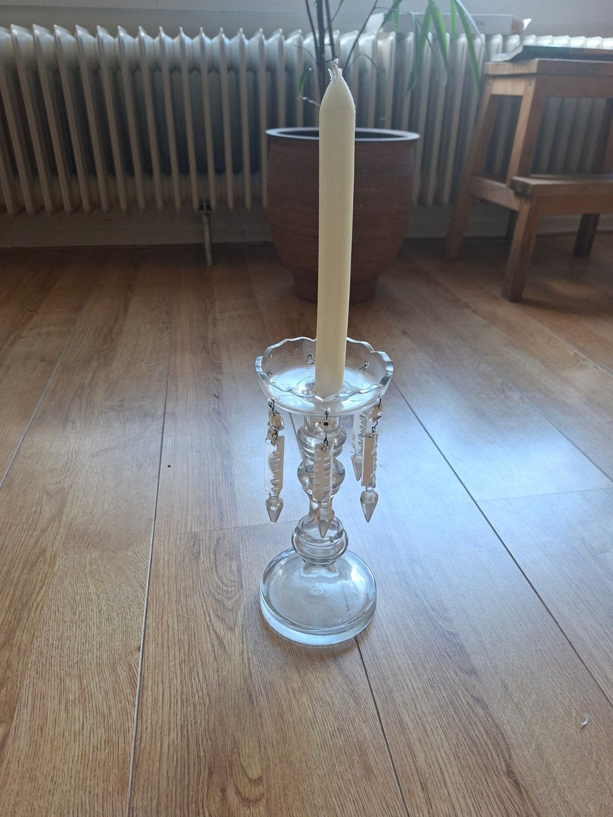 Antieke handgemaakte glazen kandelaar met glazen pegels, Ophalen of Verzenden, Glas