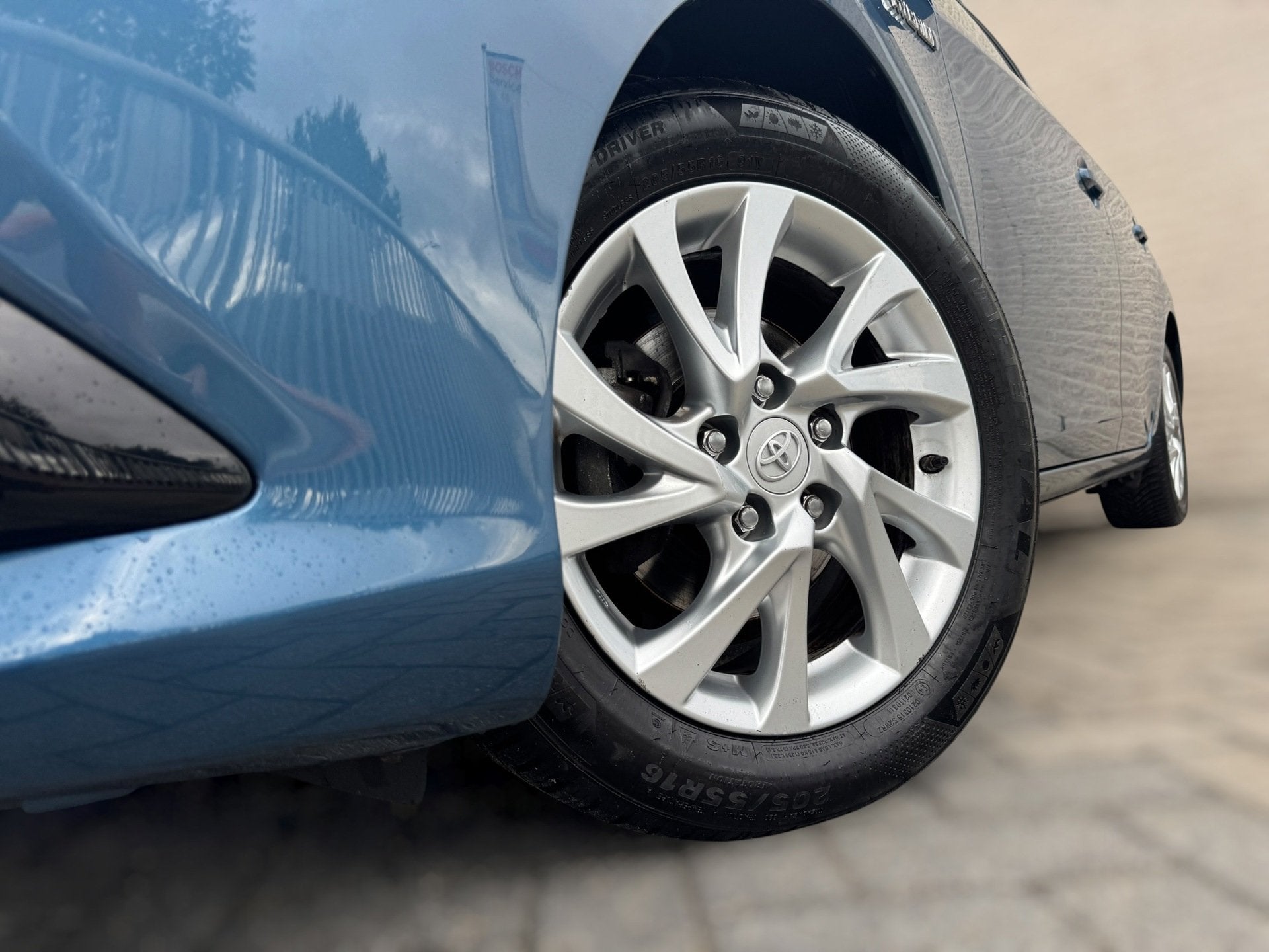 Toyota Auris 1.8 Hybrid Lease Camera / 4-Seizoenenband / Lmv, Gebruikt, 4 cilinders, Blauw, Bedrijf