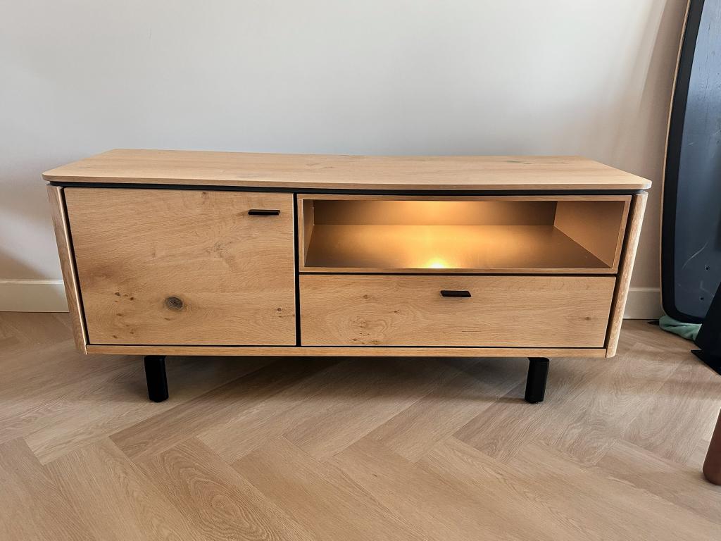 Henders & Hazel Livada TV Meubel met verlichting, Ophalen, 100 tot 150 cm, Eikenhout, Zo goed als nieuw