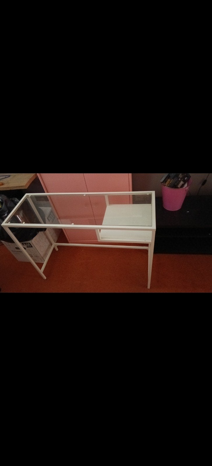 Glazen bureau met metalen frame, Gebruikt, Metaal of Aluminium, 55 tot 75 cm, Modern