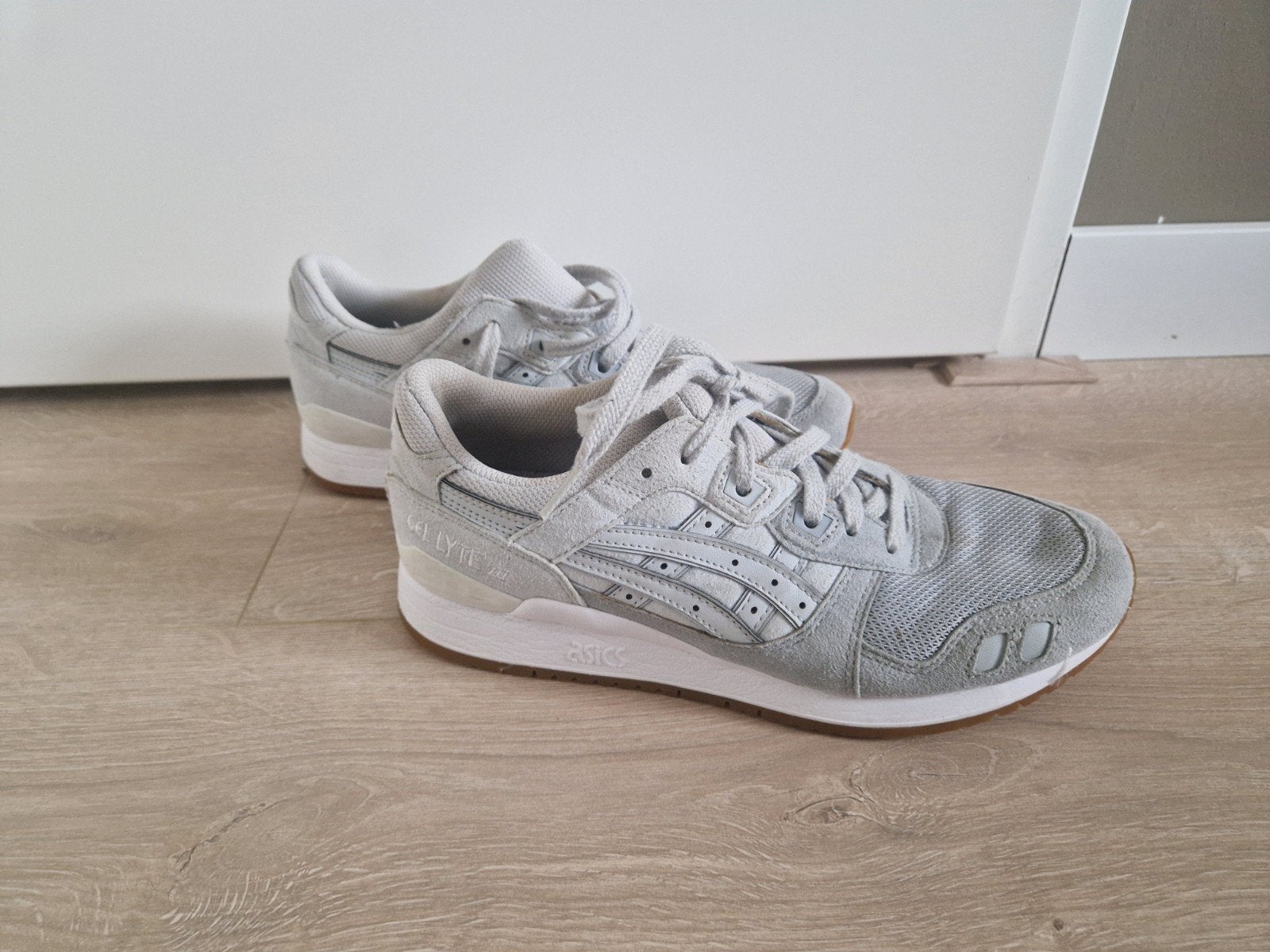 Asics grijs, Kleding | Dames, Schoenen, Ophalen of Verzenden, Grijs, Sneakers of Gympen