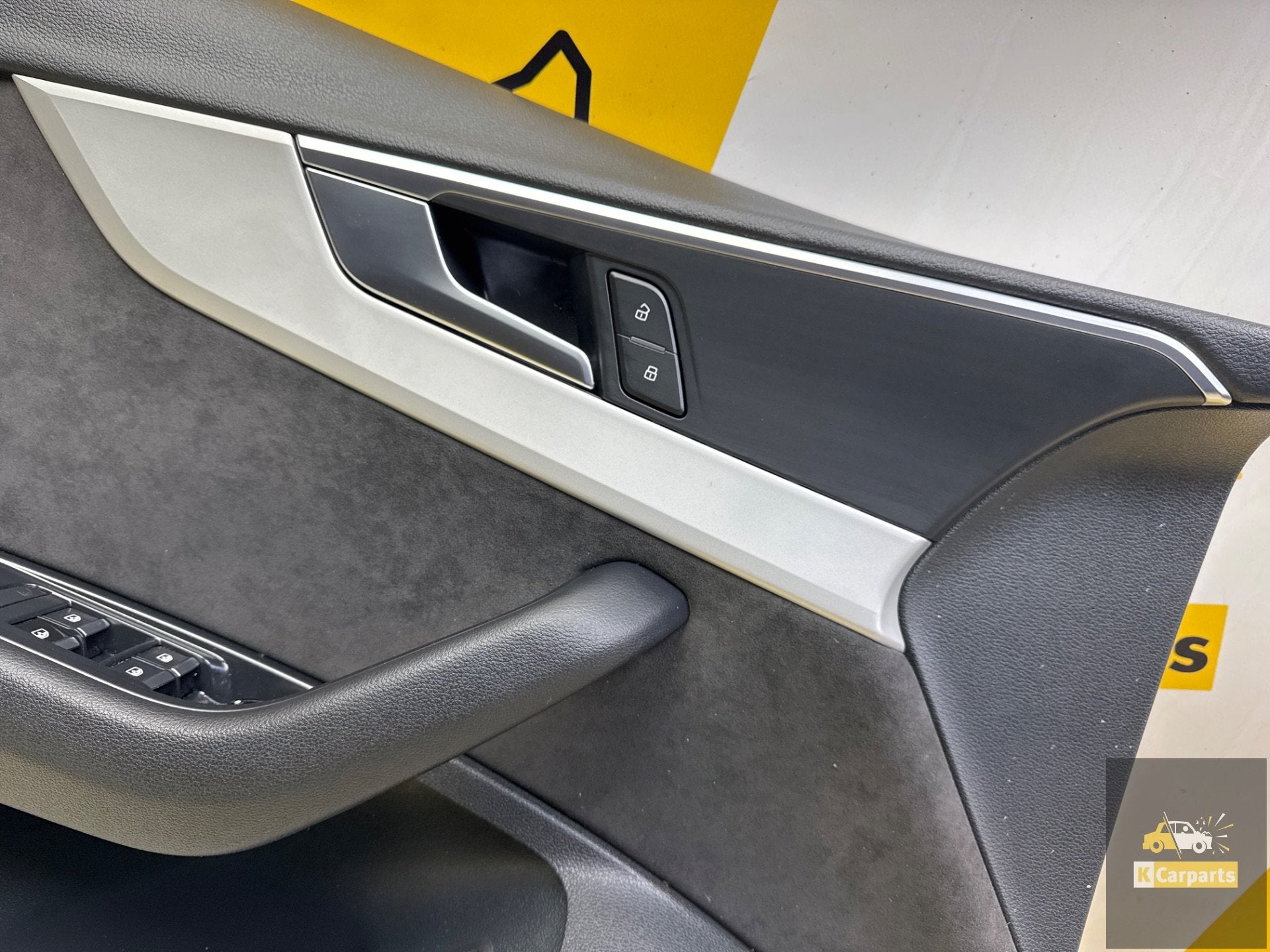 Deur bekleding Audi A4 S4 B9 Links Voor Portier 8W0867133, Auto-onderdelen, Gebruikt, AUDI AG, Auto-Union-Strasse 1
85045  Ingolstadt, DE