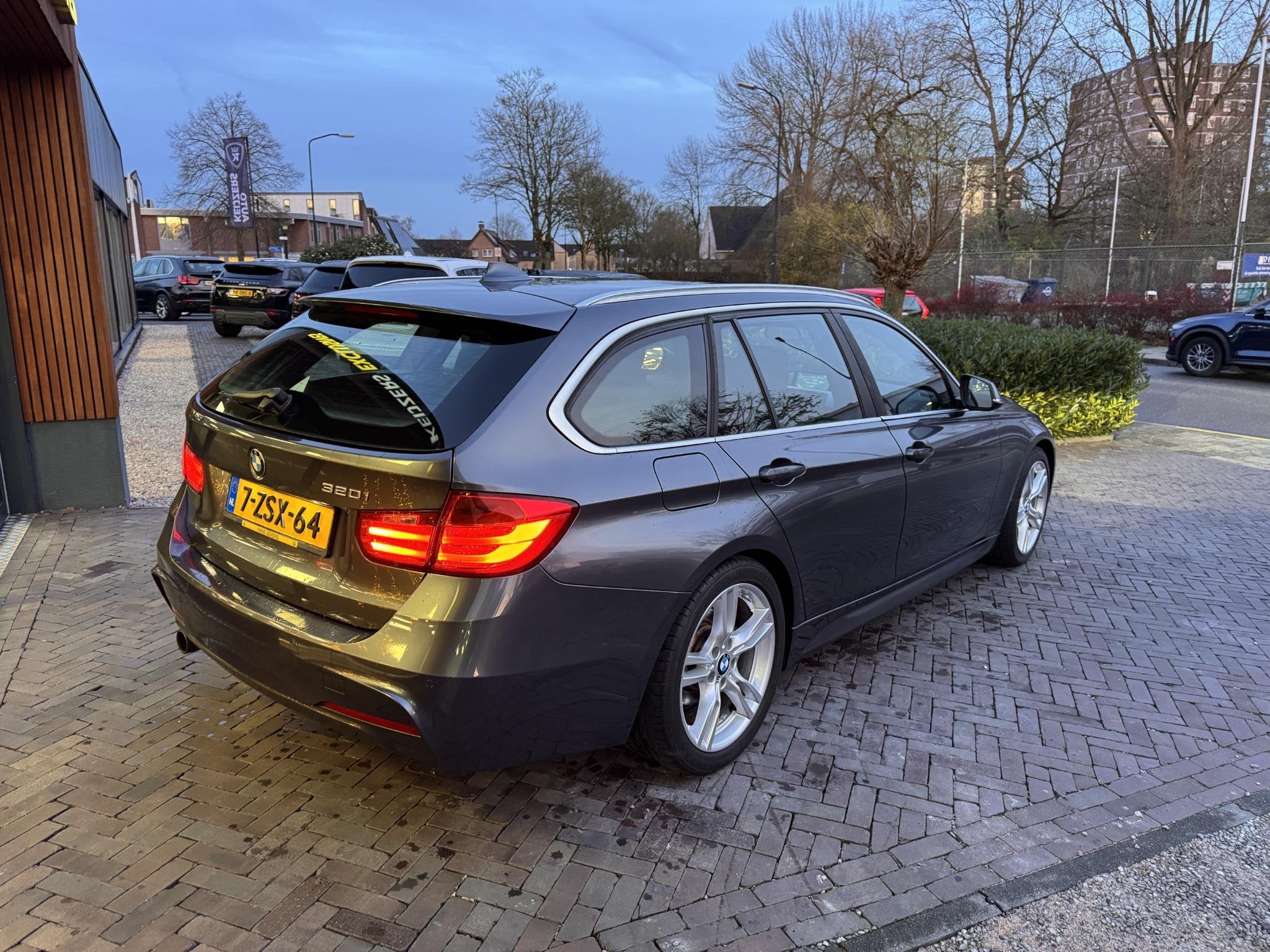 BMW 3-serie Touring 320i Executive M-Paket led Navi, Automaat, Gebruikt, 4 cilinders, Origineel Nederlands